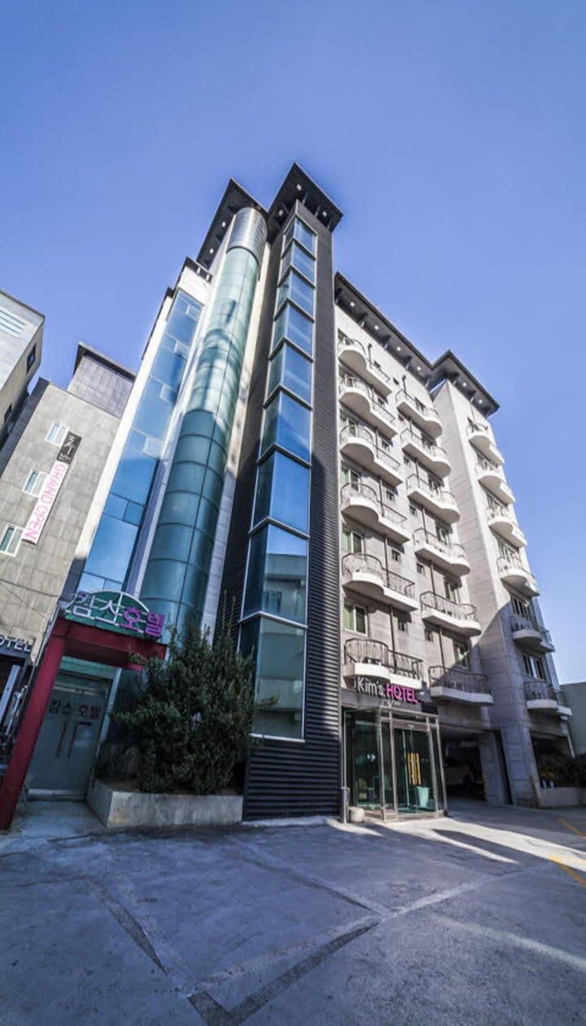 Varios Kims Hotel Gumi