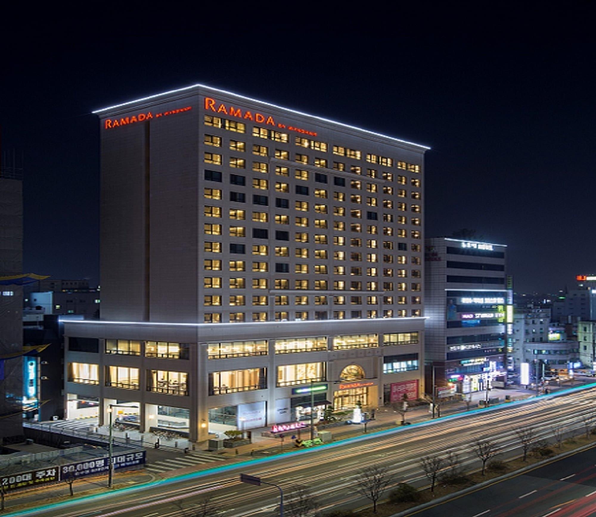Vista Exterior Ramada by Wyndham Daejeon
