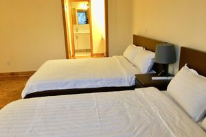 Alquiler Vacacional - Near Pearson Airport Master Room with Two queen Bed Private Bathroom-Rm 201