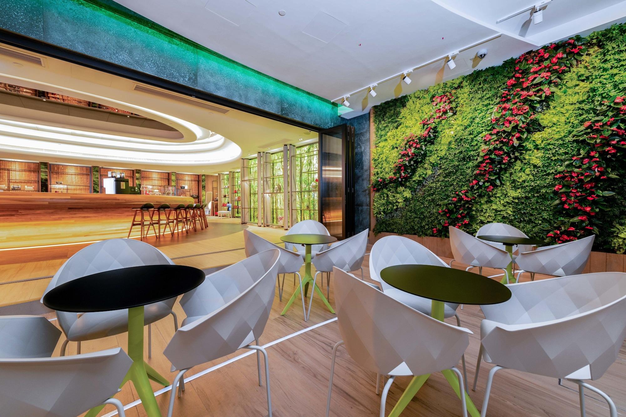 Vista Lobby Oasis Avenue – A GDH Hotel