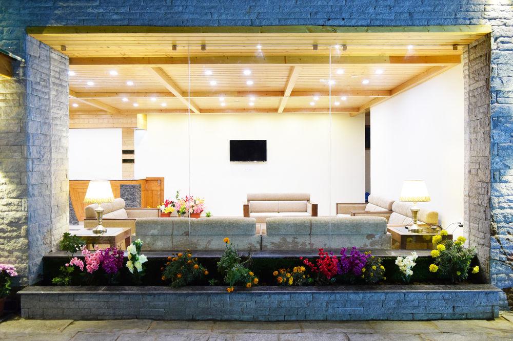 Vista Lobby Summit Chandertal Regency & Spa
