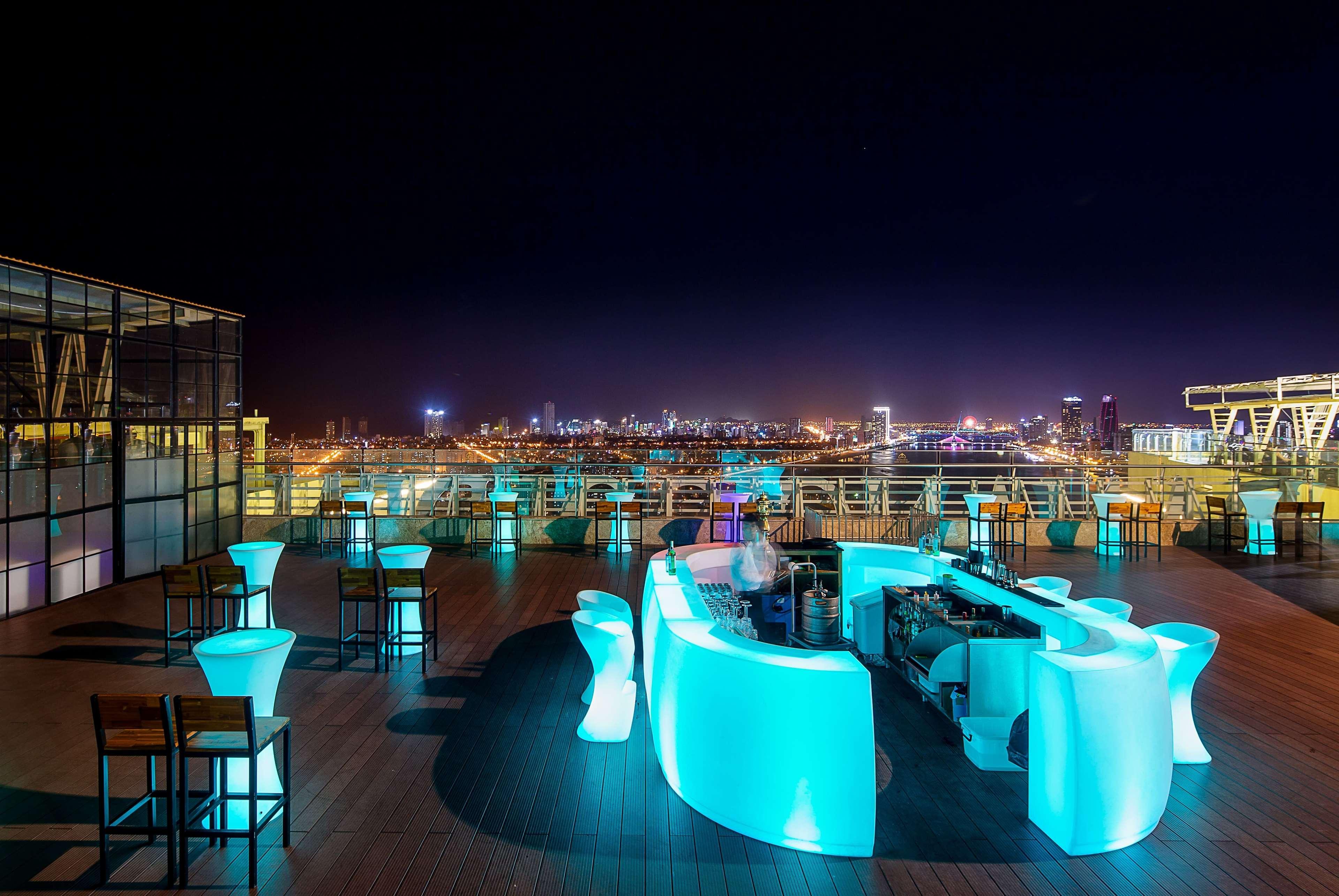 Bar/Salón Wyndham Danang Golden Bay