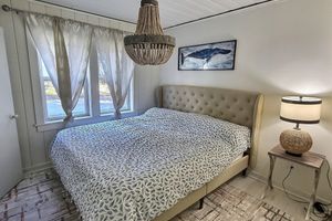 Alquiler Vacacional - Lux Island Home King Bed MINS to Beach Nights of Lights & UF Flagler Hospital
