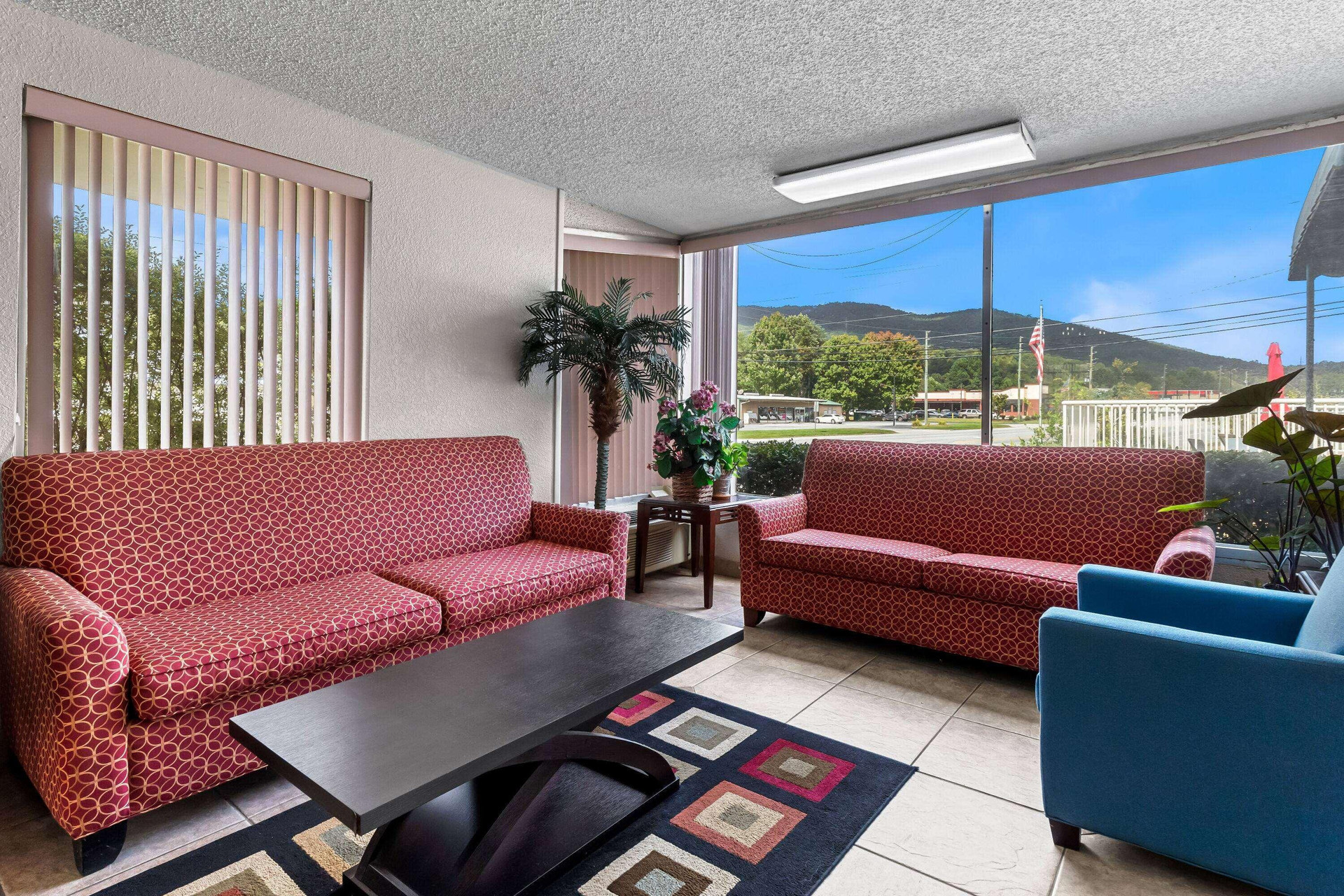 Vista Lobby Days Inn by Wyndham Clayton