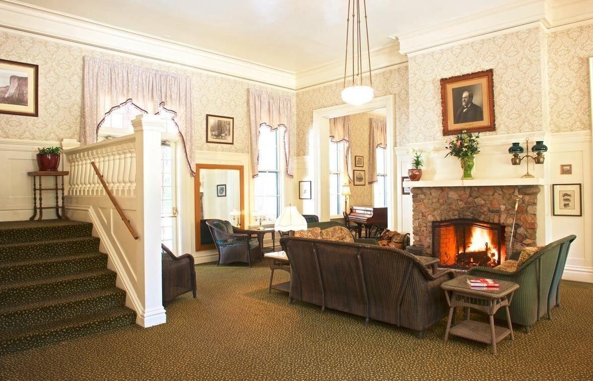 Vista Lobby Wawona Hotel