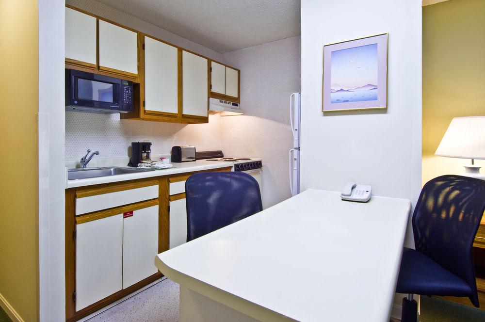 Guest room Extended Stay America Chicago - Midway