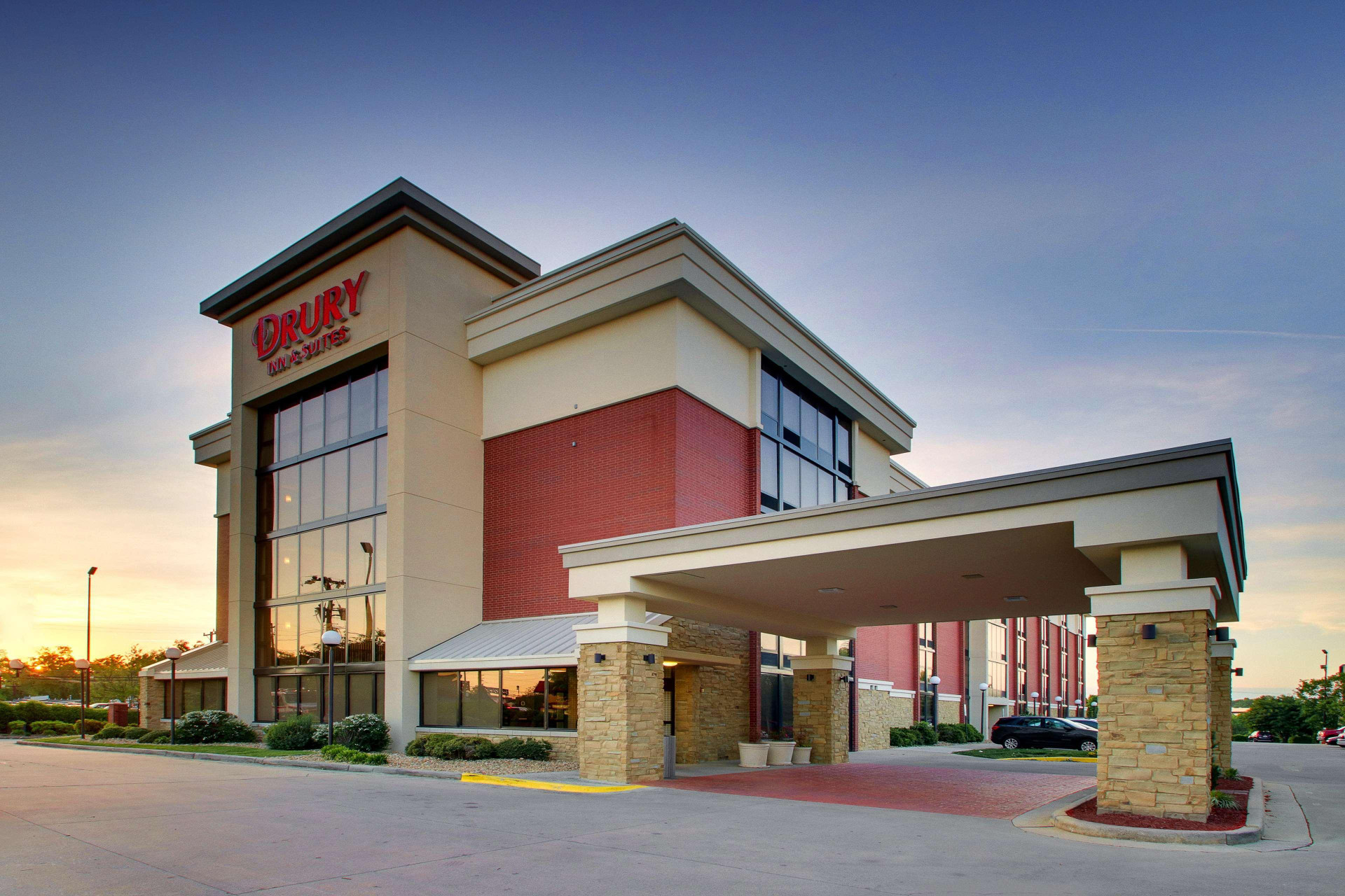 Vista Exterior Drury Inn & Suites Greensboro