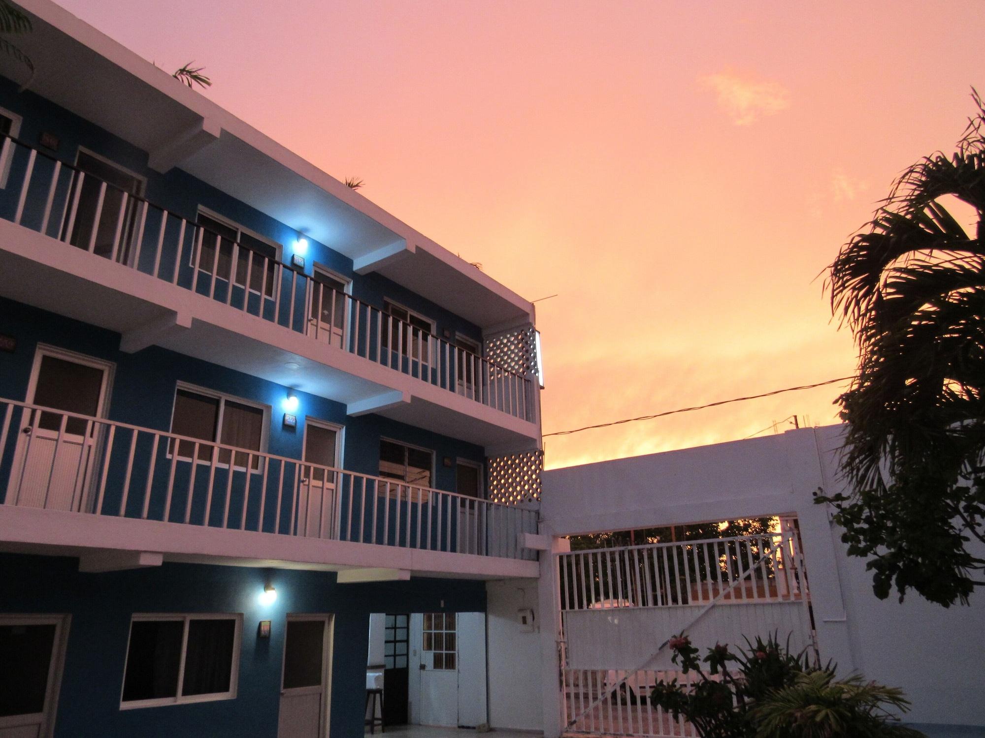 Vista Exterior Blue Coconut Cancun Hotel