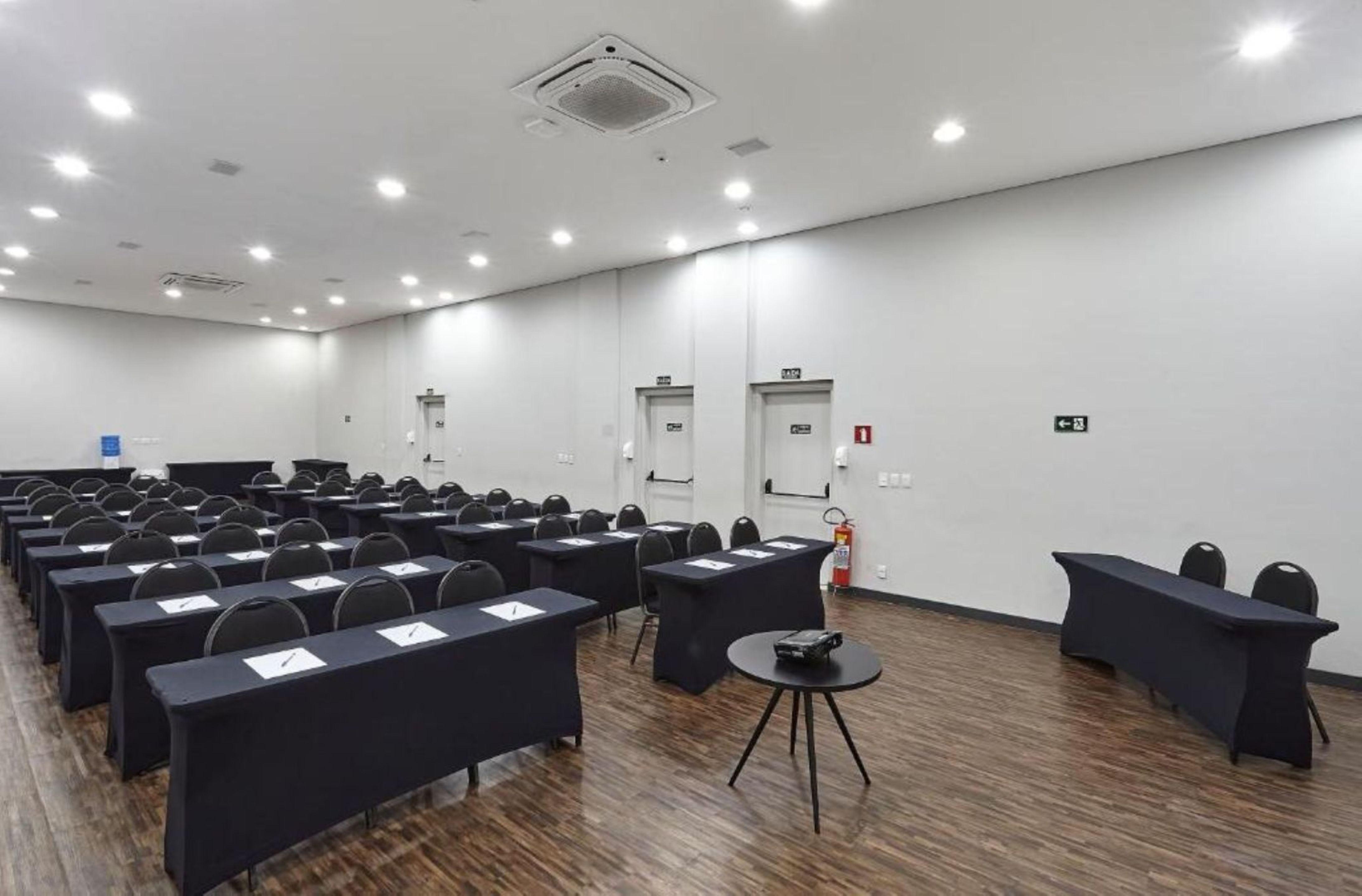 Sala de Reuniones Nacional Inn Bauru
