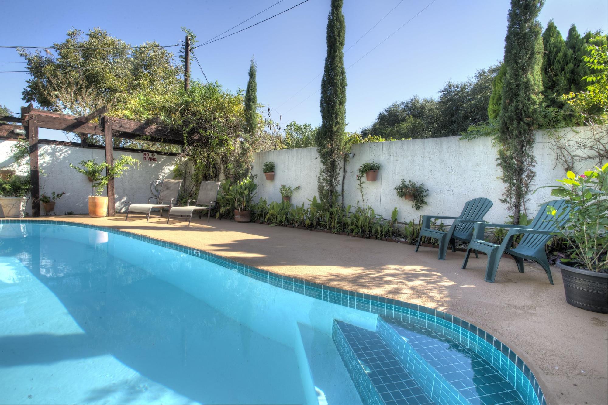 Vista Piscina The Lakehouse Bed & Breakfast