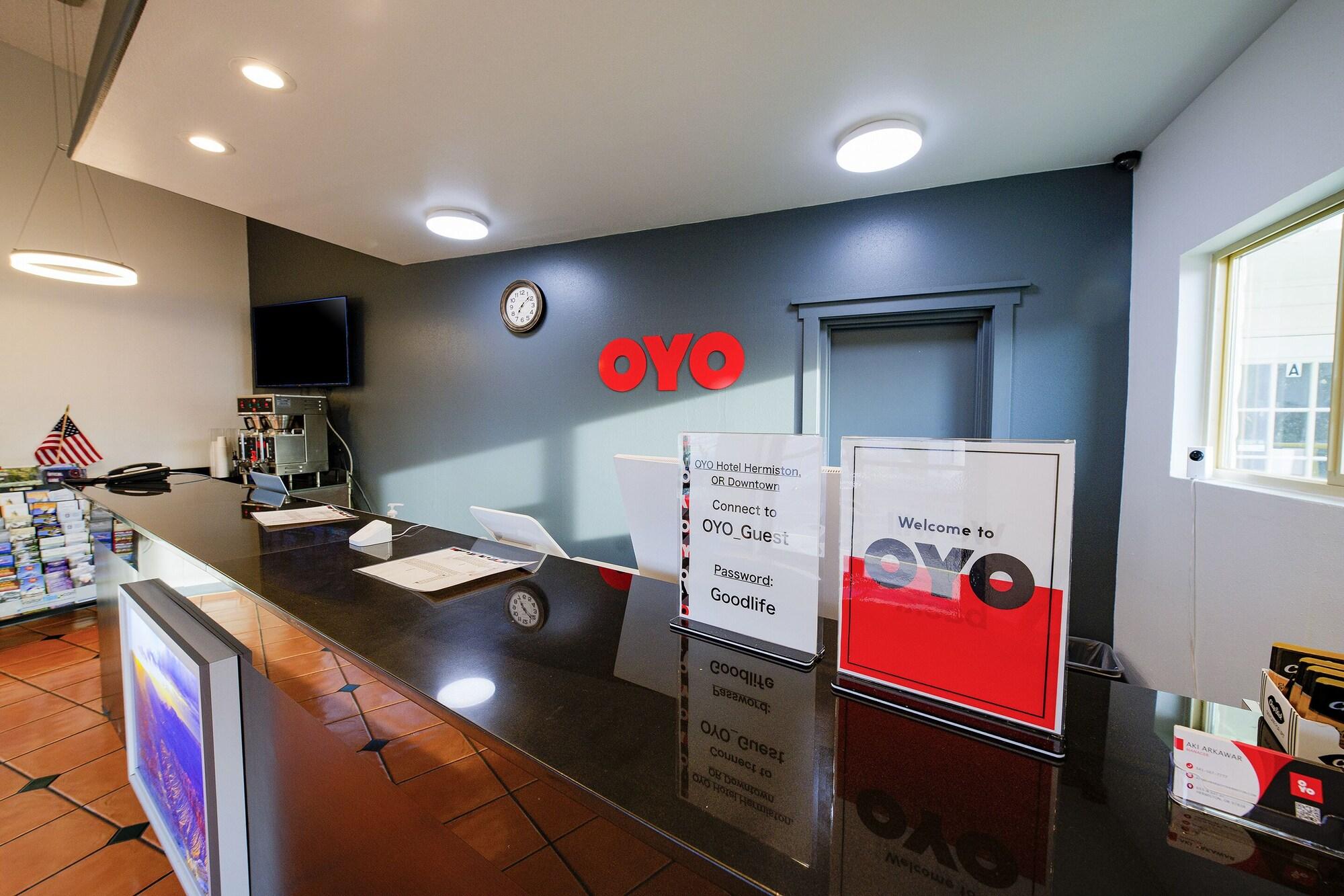 Vista Lobby OYO Hotel Hermiston OR, Downtown
