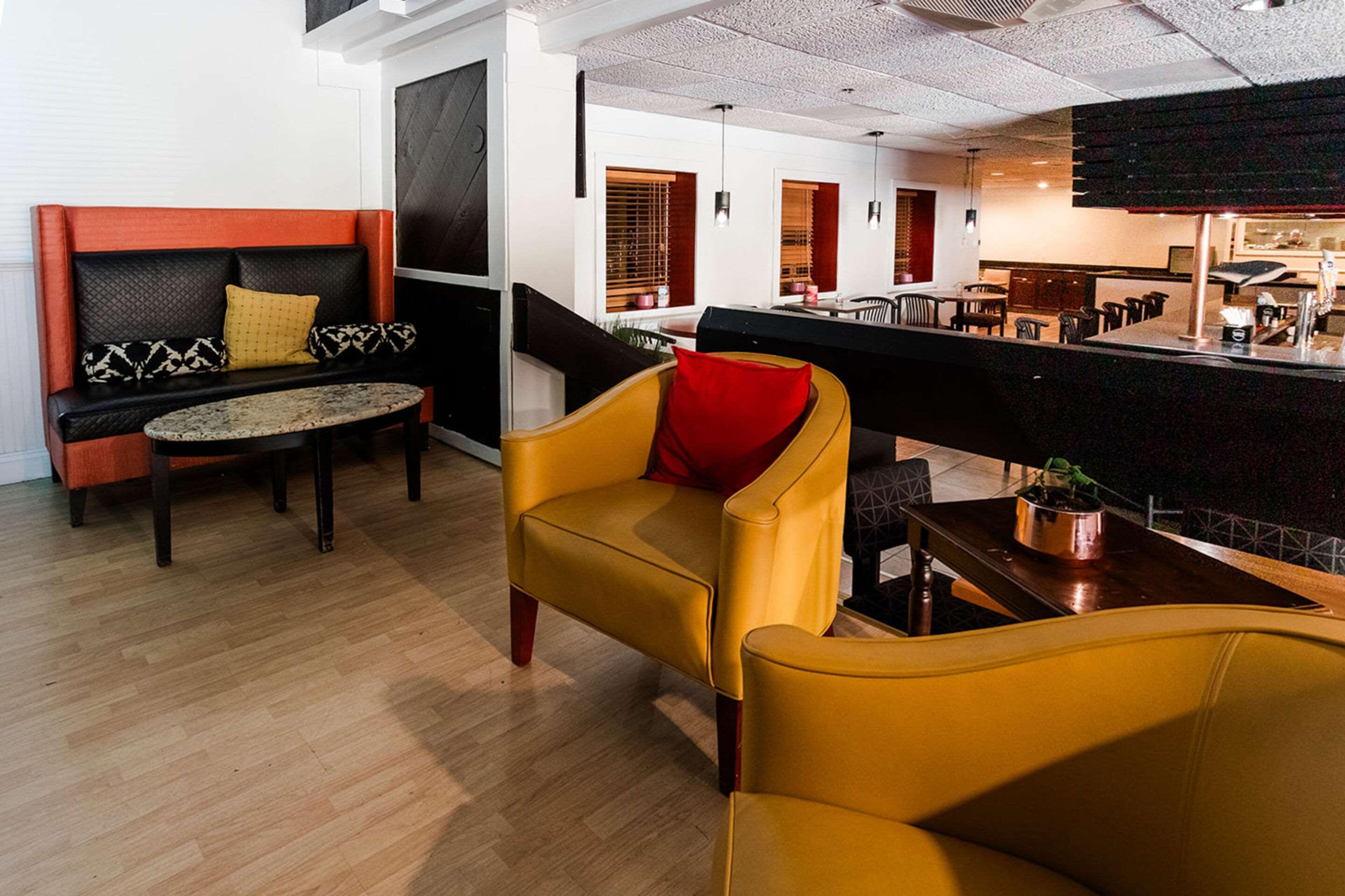 Bar/Salón Clarion Hotel BWI Airport