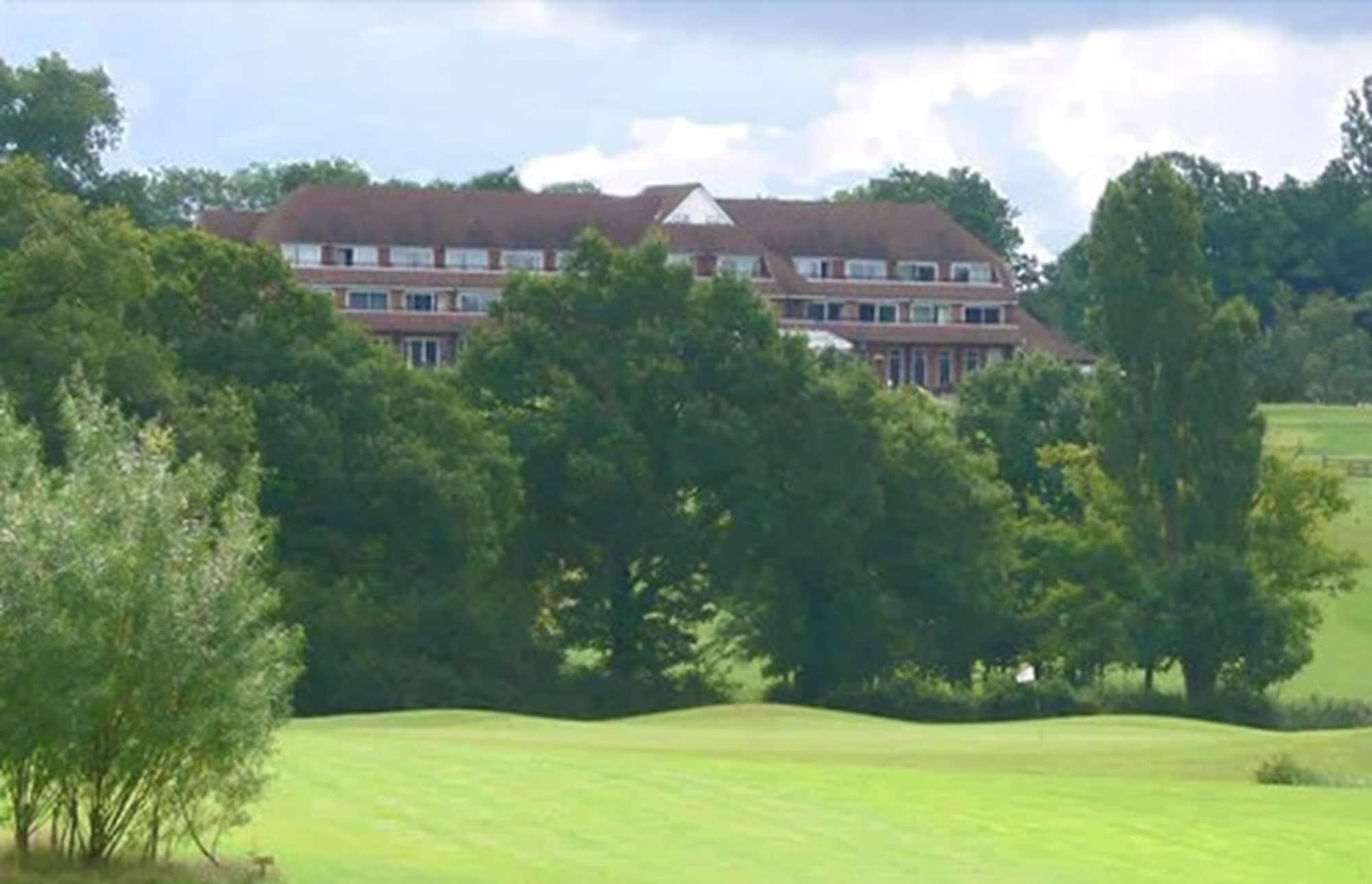 Vista Exterior London Beach Country Hotel
