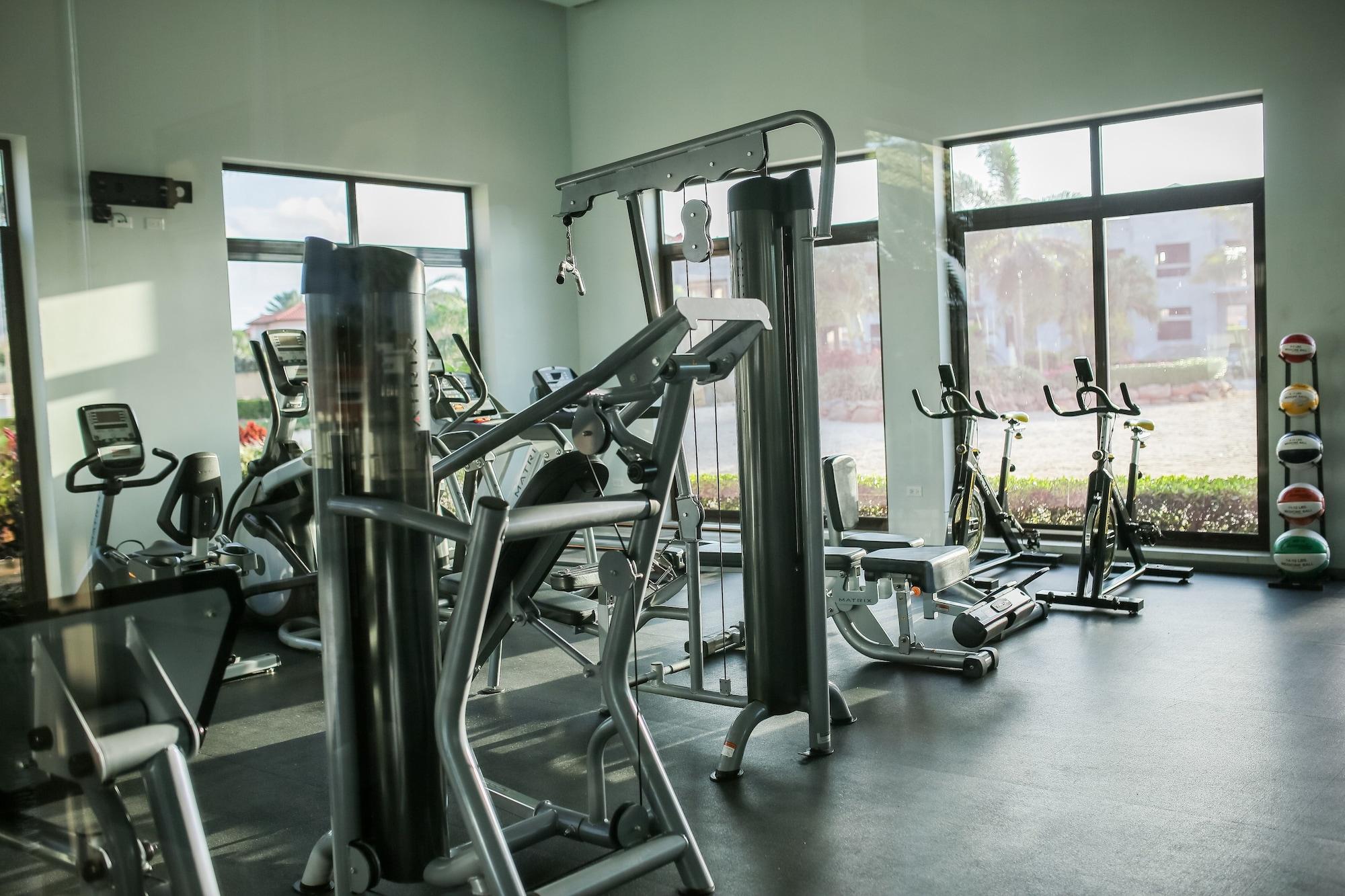 Gimnasio Gold Coast Luxurious and Stylish Condo