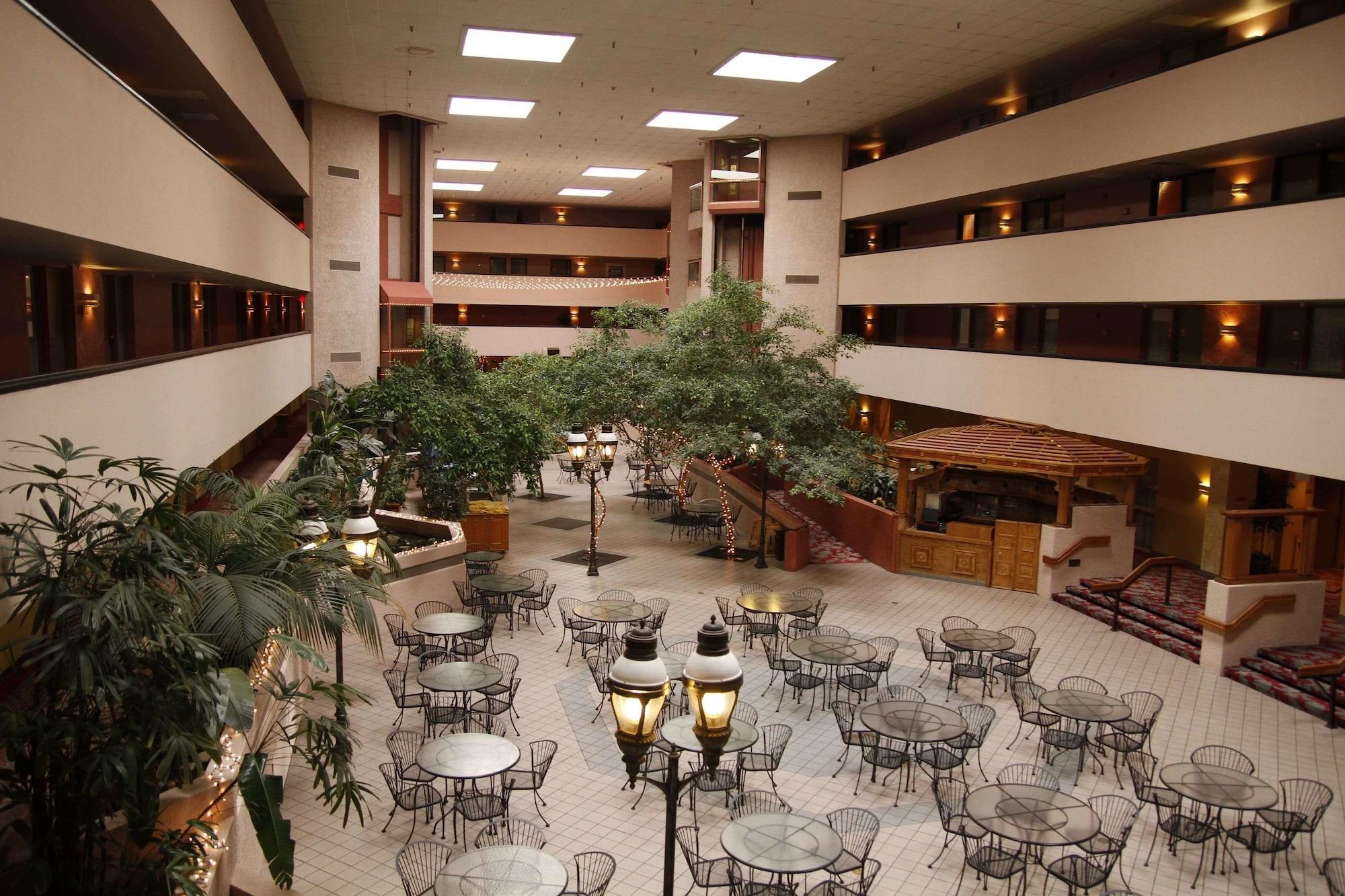 Vista Lobby Ramada by Wyndham Viscount Suites Tucson East