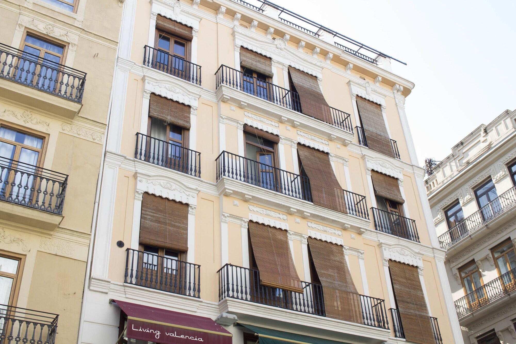 Vista Exterior Living Valencia Edificio Merced