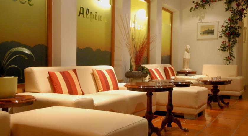 Vista Lobby Hotel Alpina Resort