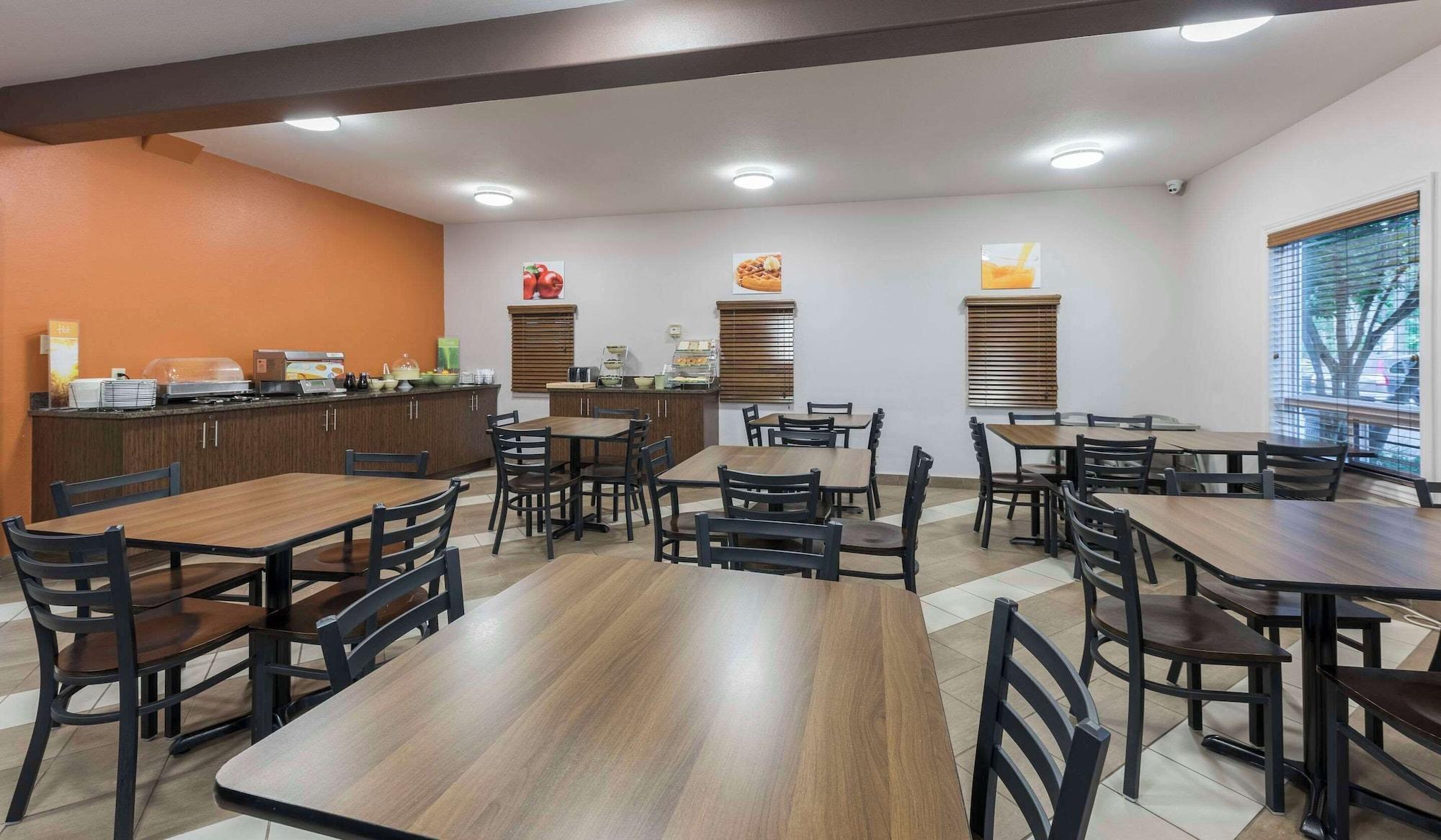 Restaurant Quality Inn Airport