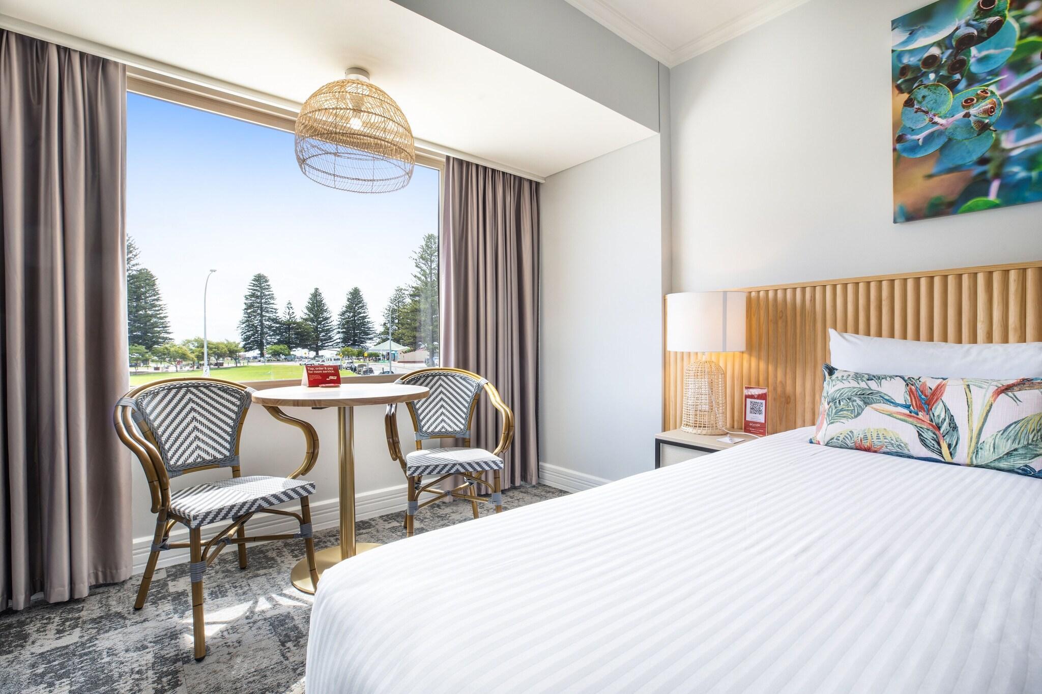 Vista Exterior Nightcap at Hotel Victor