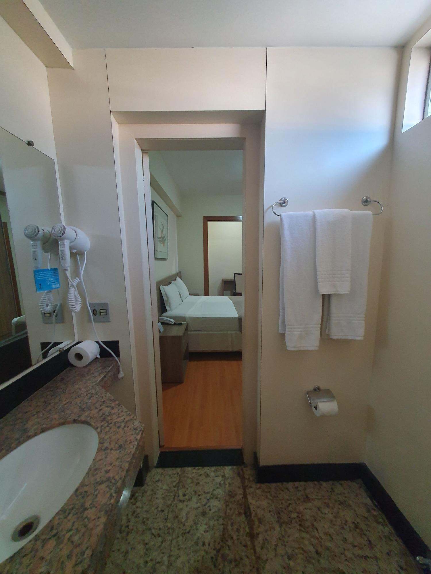 Equipamiento de Habitación Via Contorno Hotel