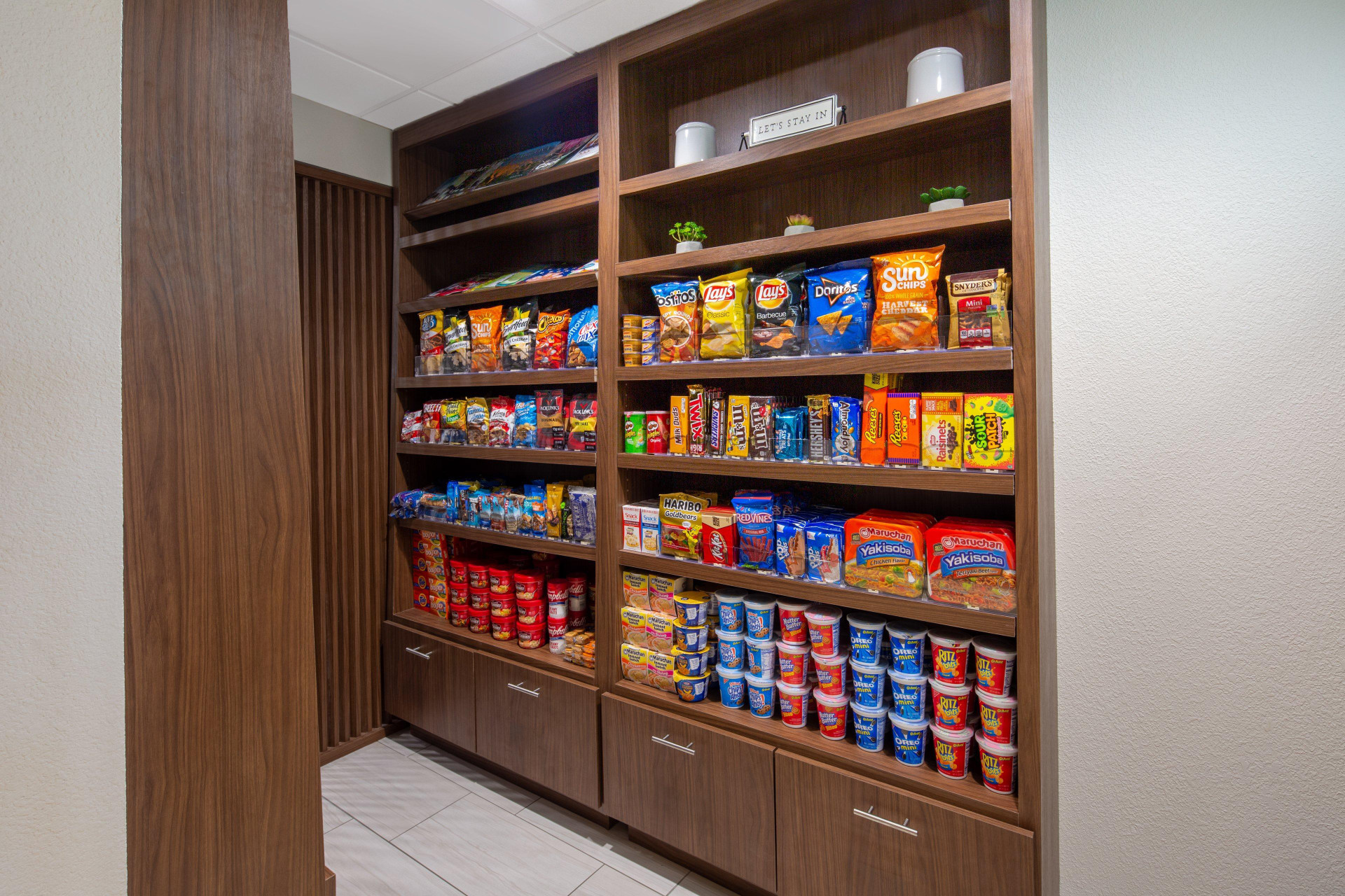 Vista Lobby Holiday Inn Express and Suites Surprise