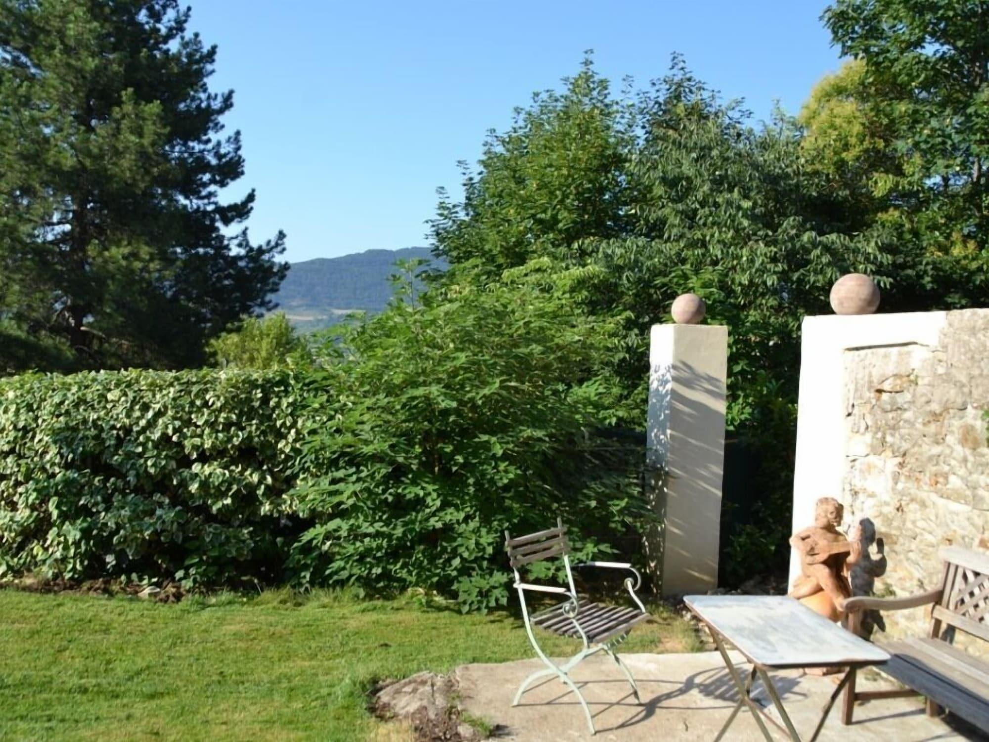Vista Exterior Maison Jaffran, Suite en Ville