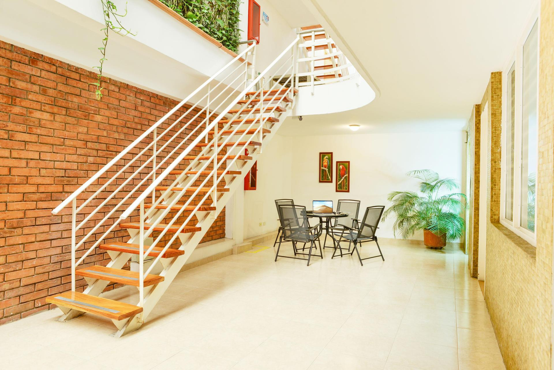Vista Exterior Hotel Thama