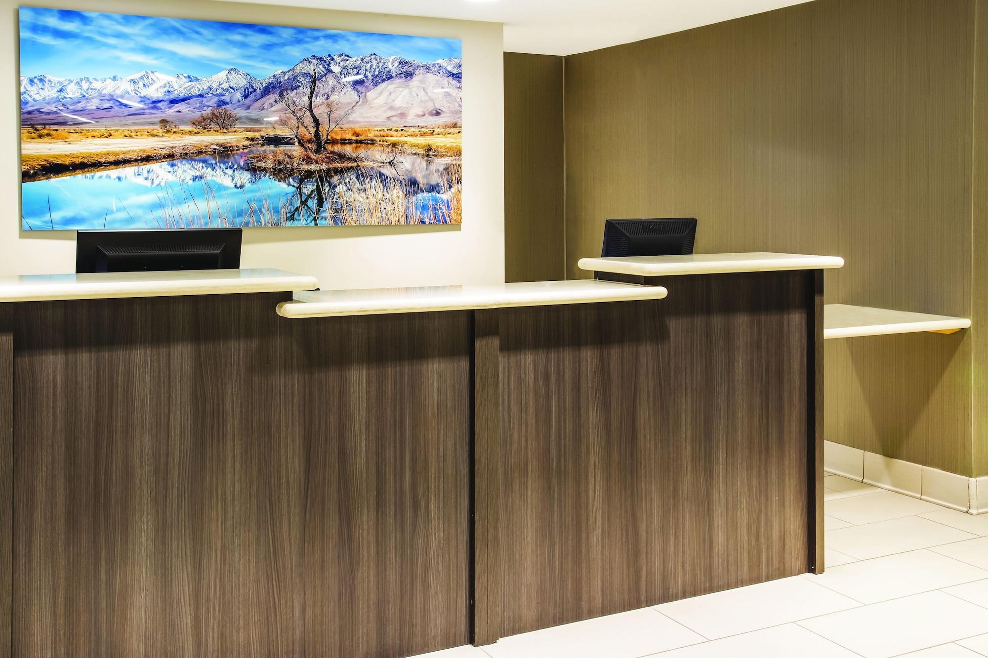 Vista Lobby Cielo Hotel Bishop - Mammoth, Ascend Hotel Collection