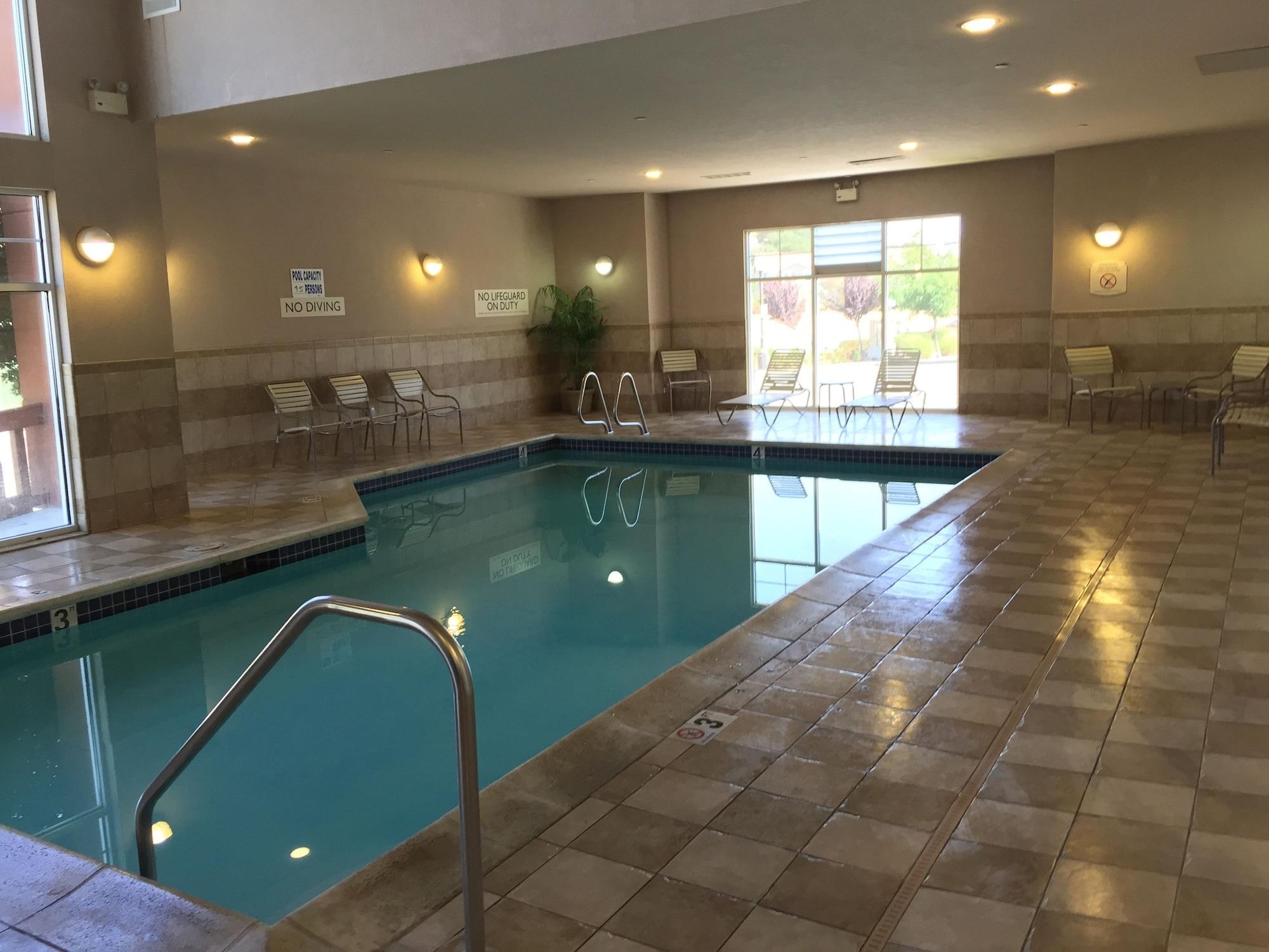 Vista Piscina Fairfield Inn & Suites by Marriott Fairfield Napa Valley