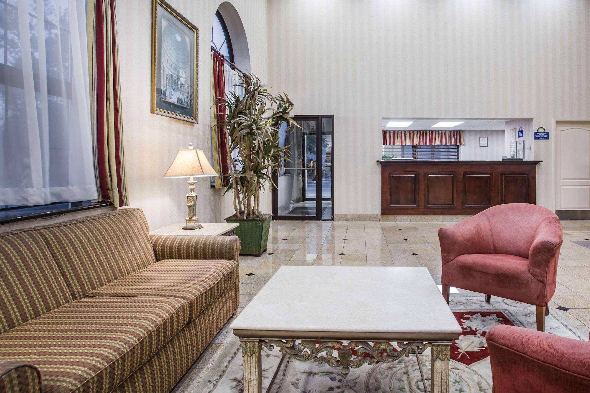 Vista Lobby Days Inn & Suites by Wyndham Columbia Airport