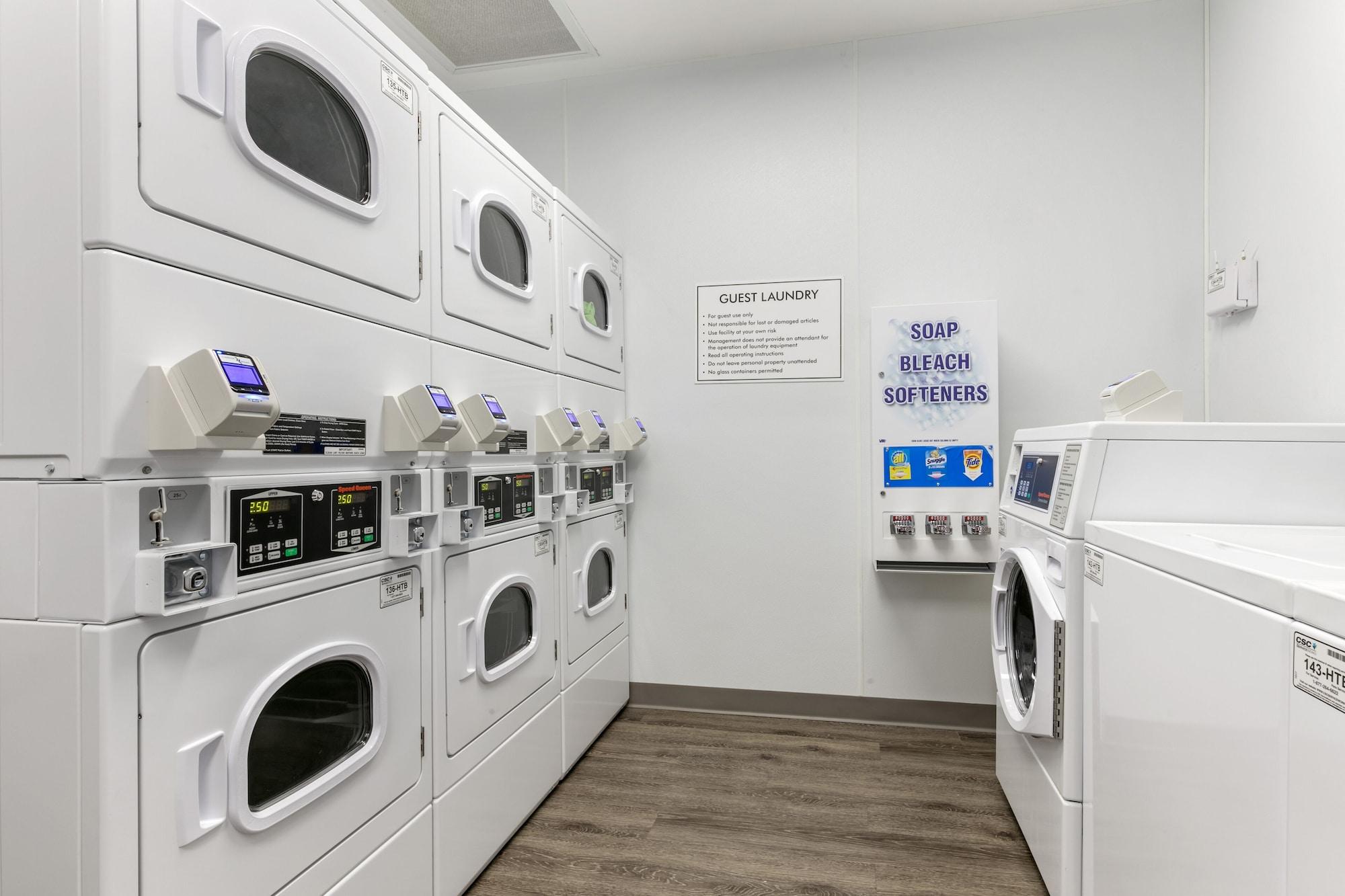 Comodidades del Alojamiento Suburban Studios Birmingham Homewood I-65