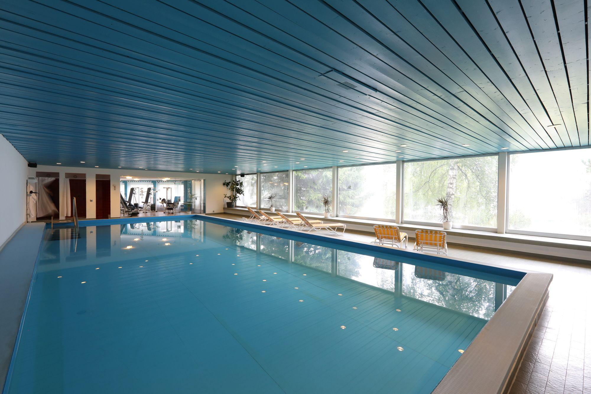 Vista da piscina Hotel Europe Davos