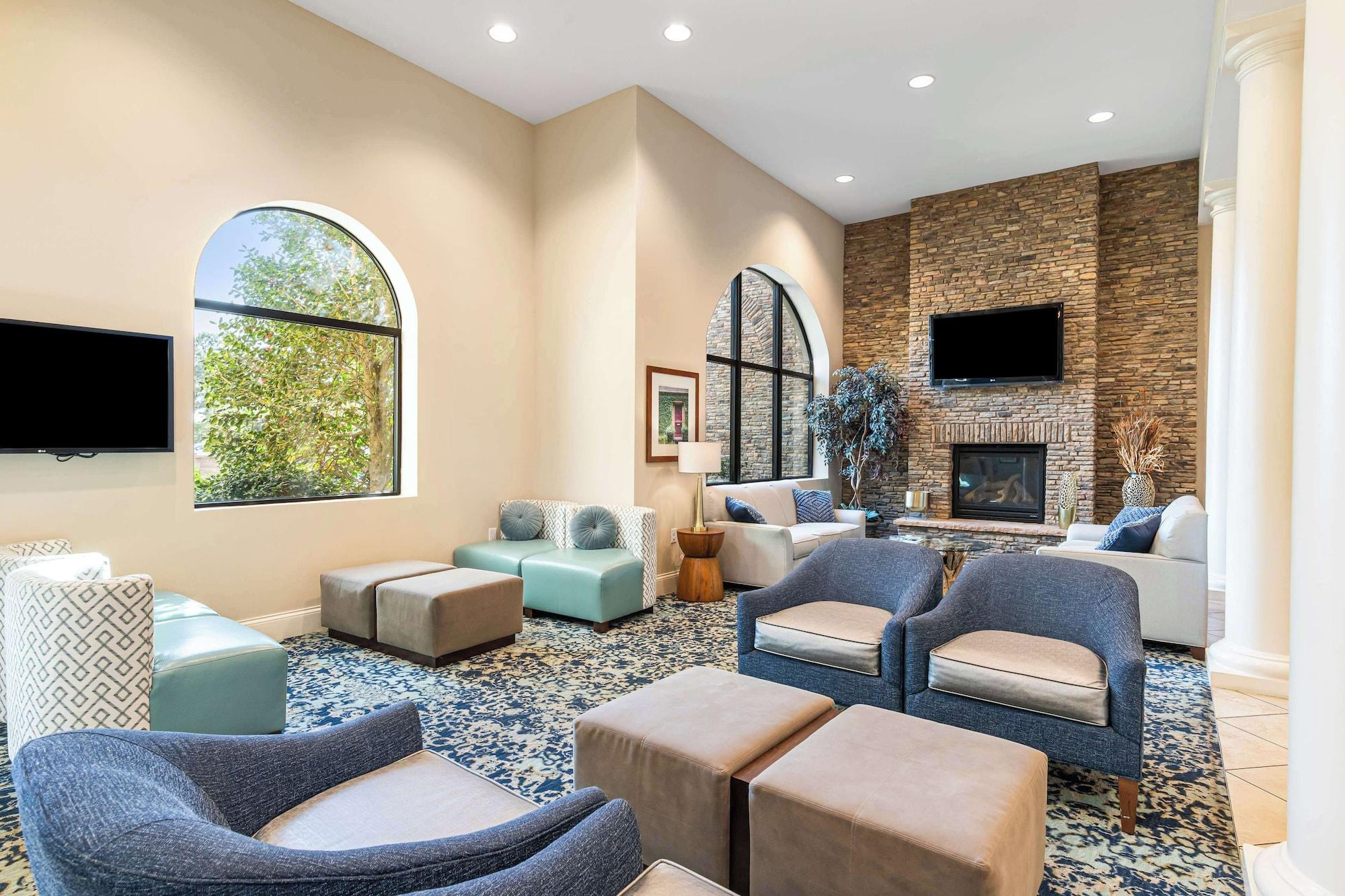 Vista Lobby Best Western Plus Westgate Inn & Suites