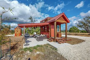 Arriendo temporal - Studio Cabin w/ Fire Pit, A/c, Kitchen & Wifi