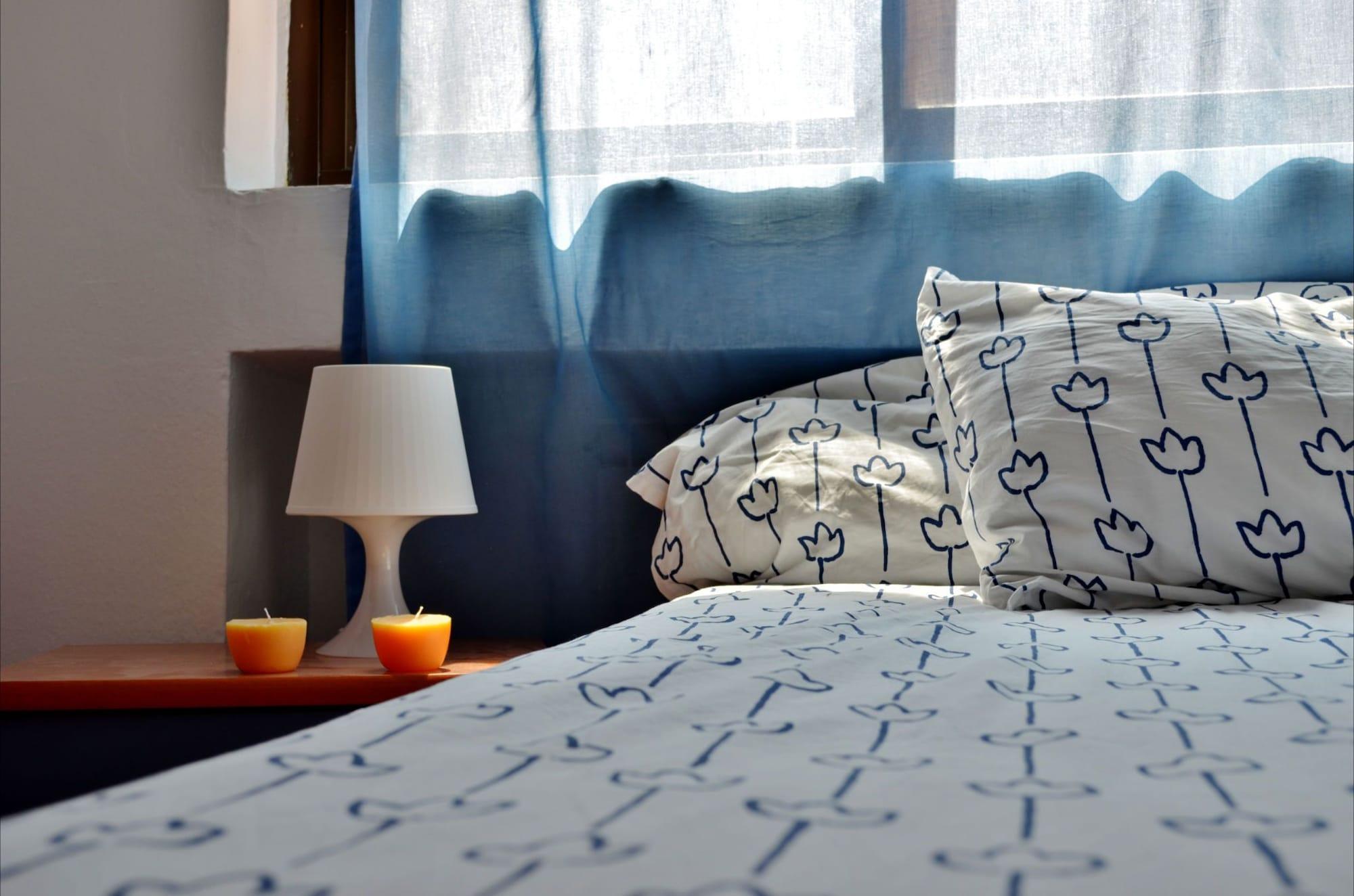 Varios Roomin Hostel