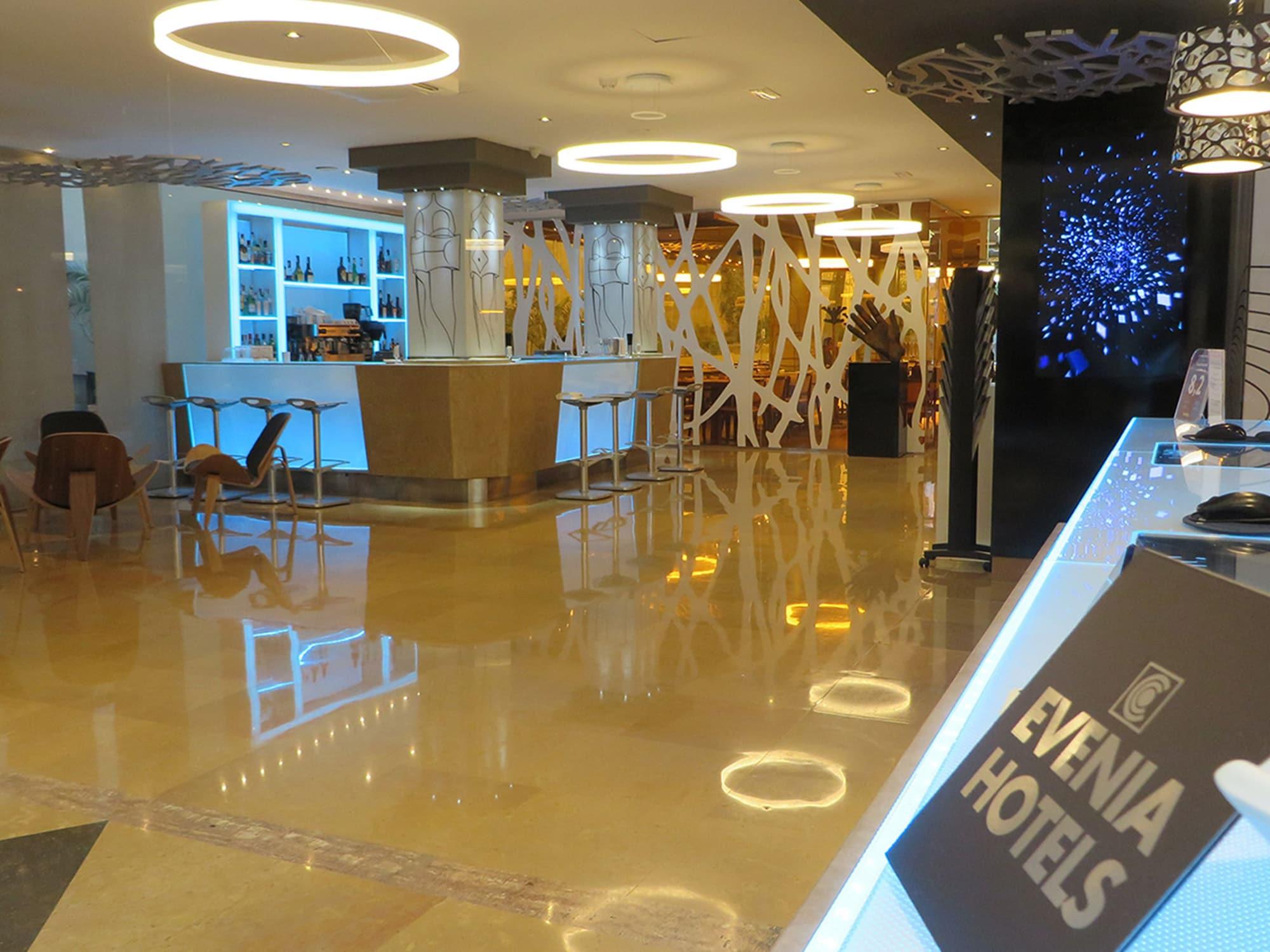 Bar/Salón Evenia Rossello