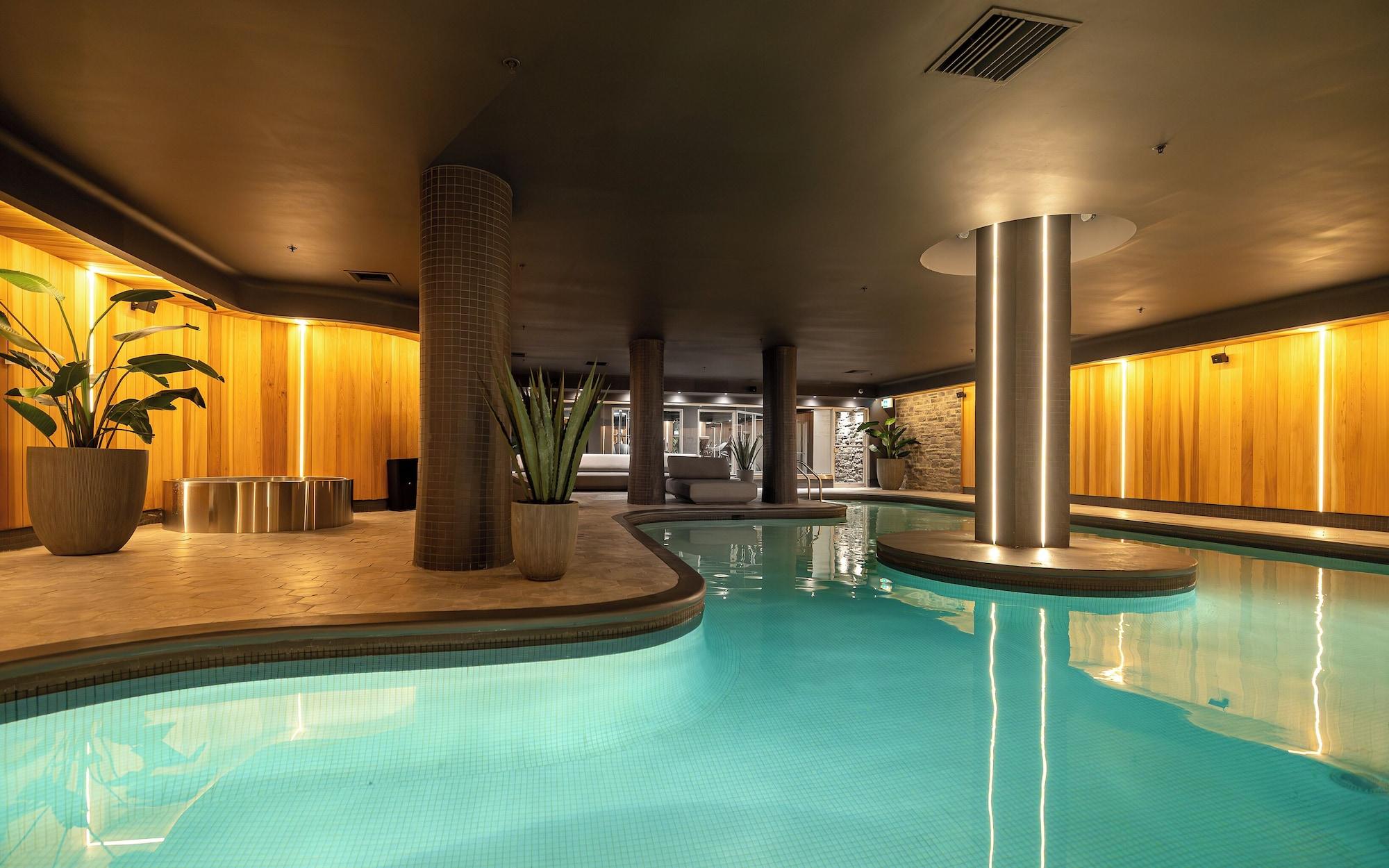 Vista Piscina Hotel Manoir Victoria