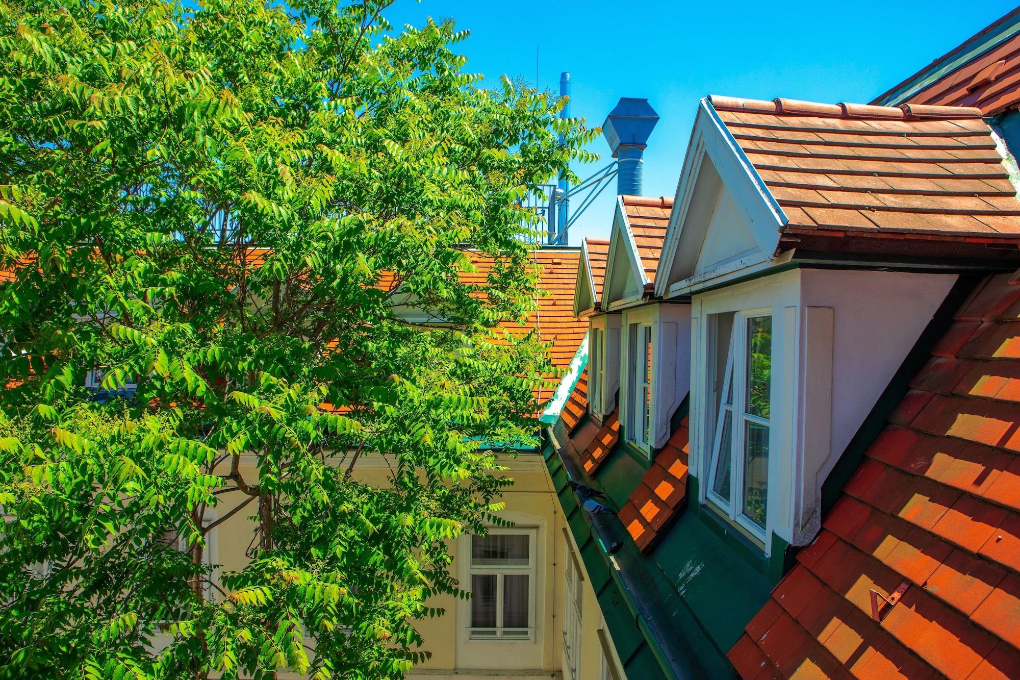 Vista Exterior The Levante Rathaus Apartments