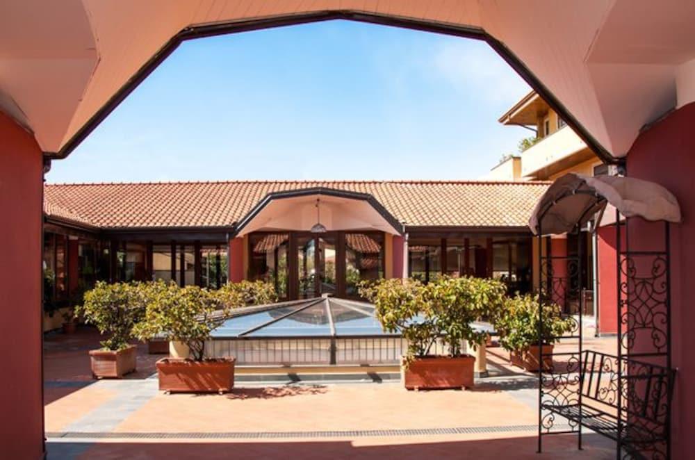 Vista Exterior Ares Hotel