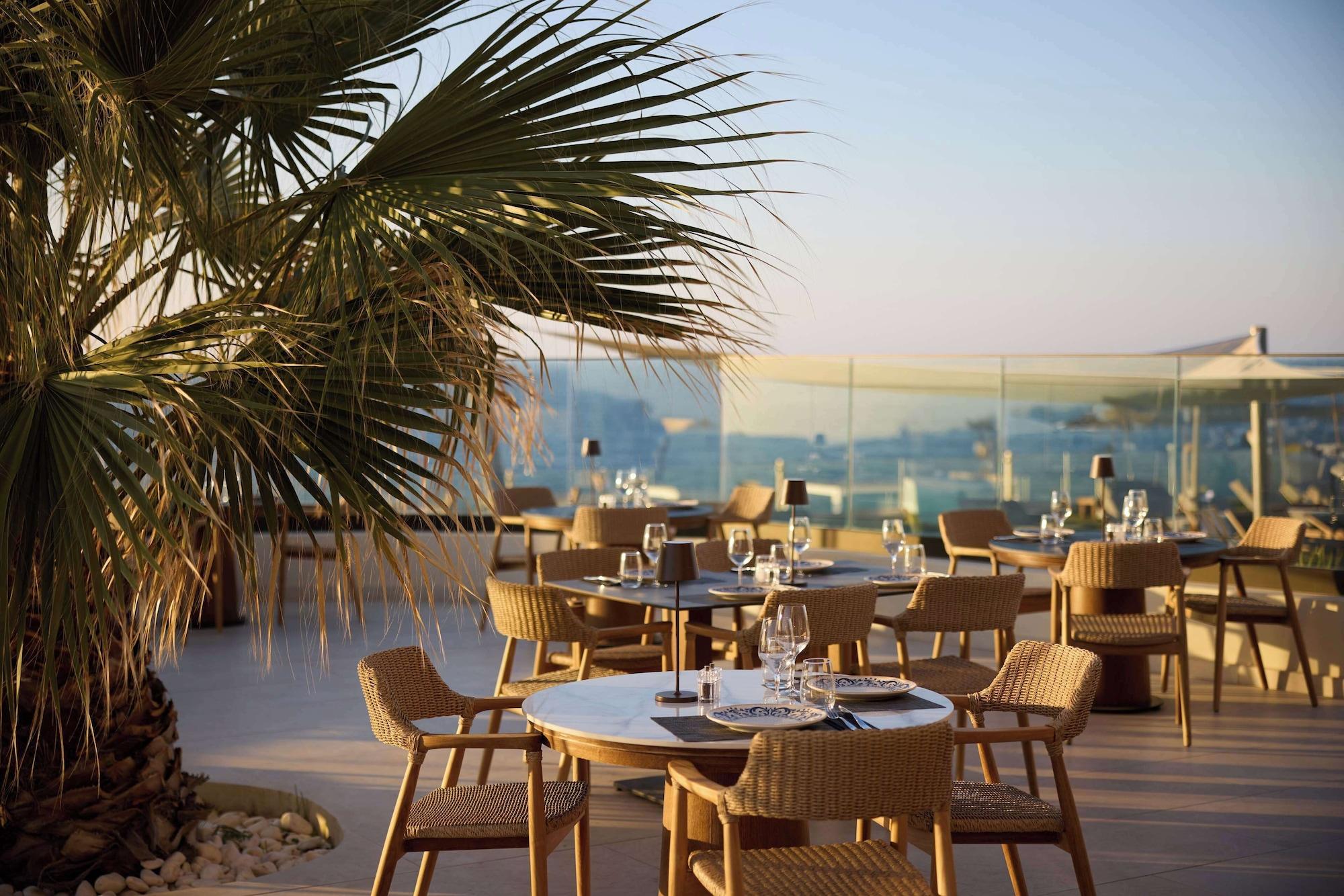 Restaurant Isla Brown Chania Resort, Curio Collection by Hilton