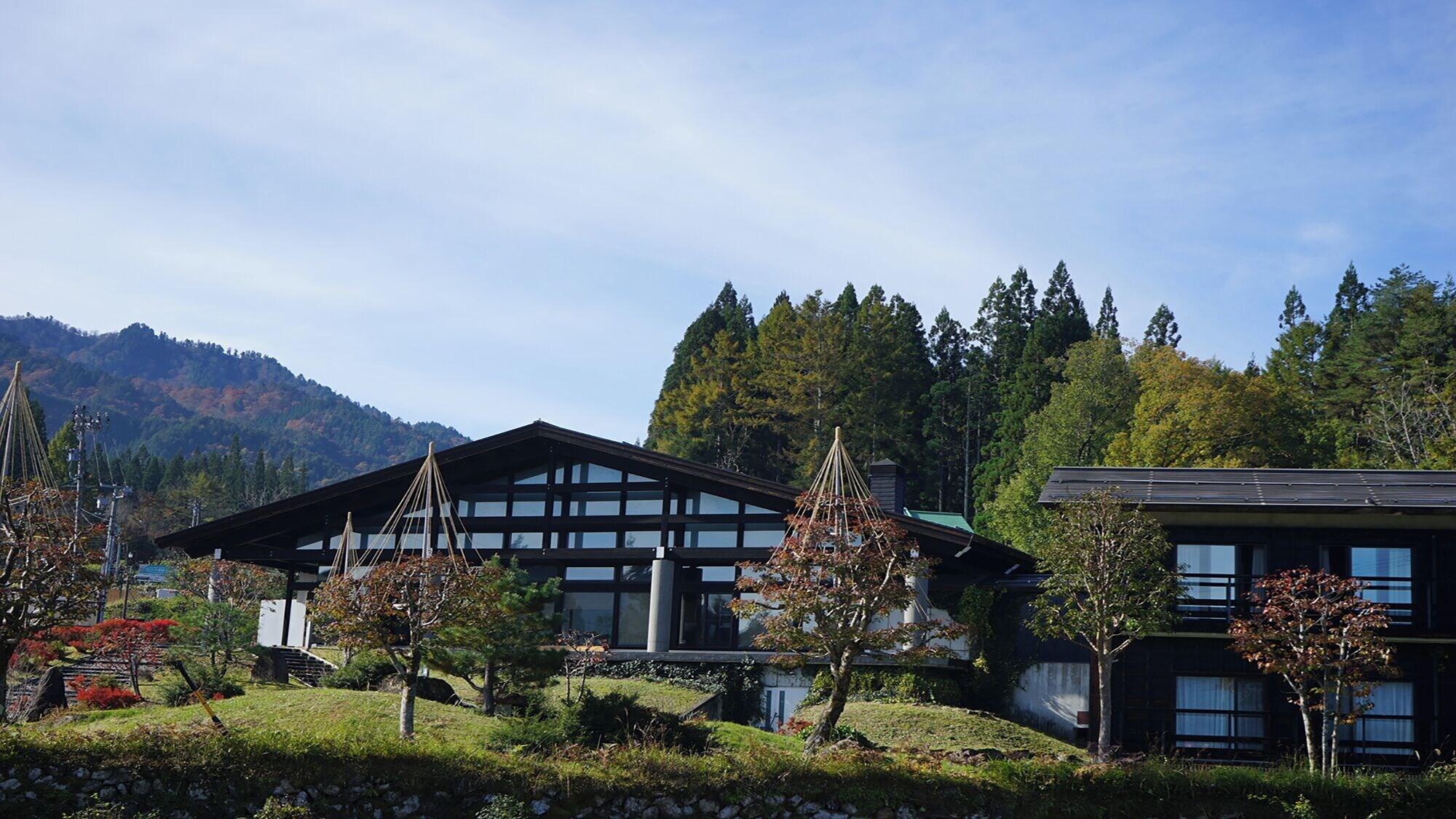 Vista da fachada Hotel Kikori