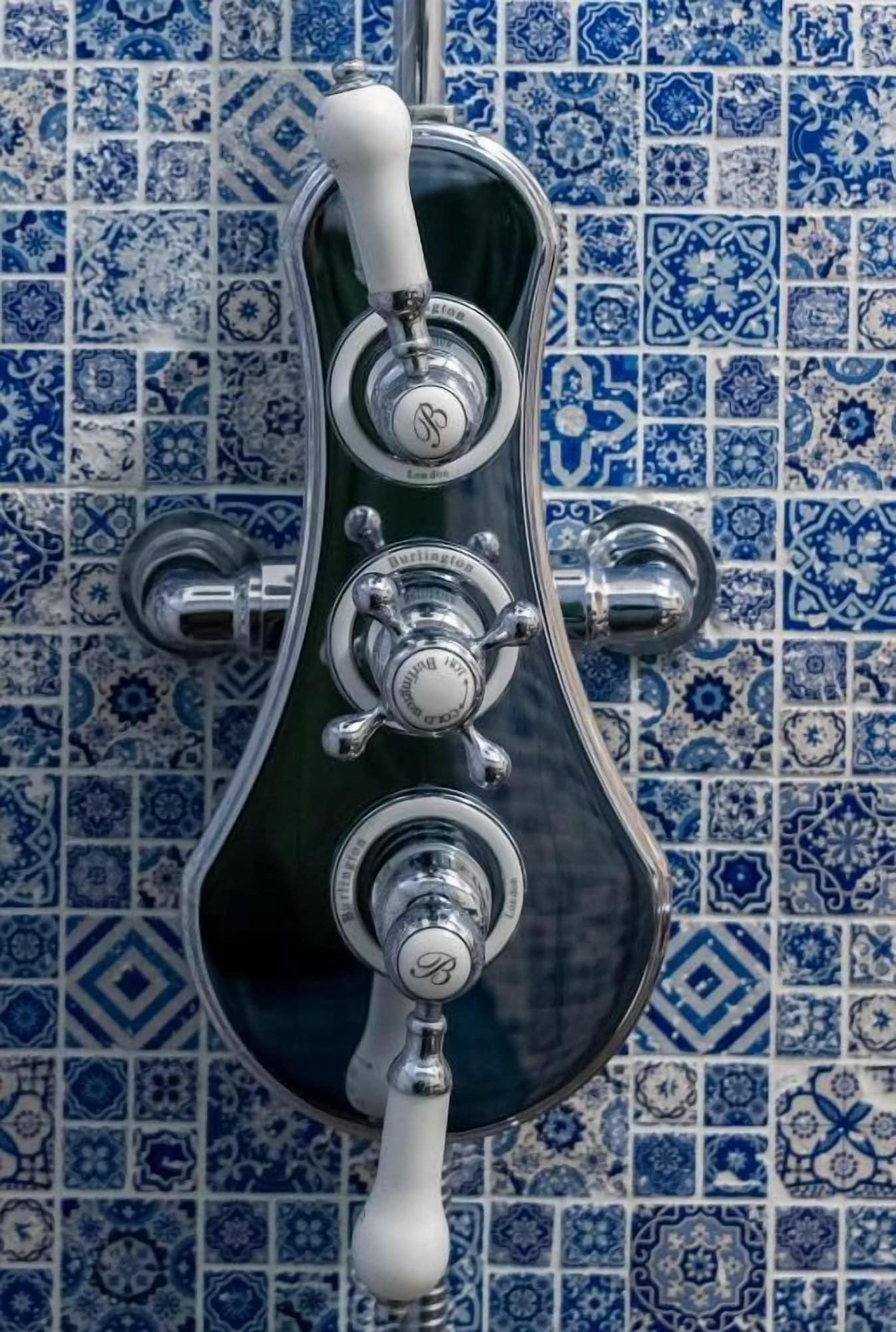 Varios Regal House Roma Capucci