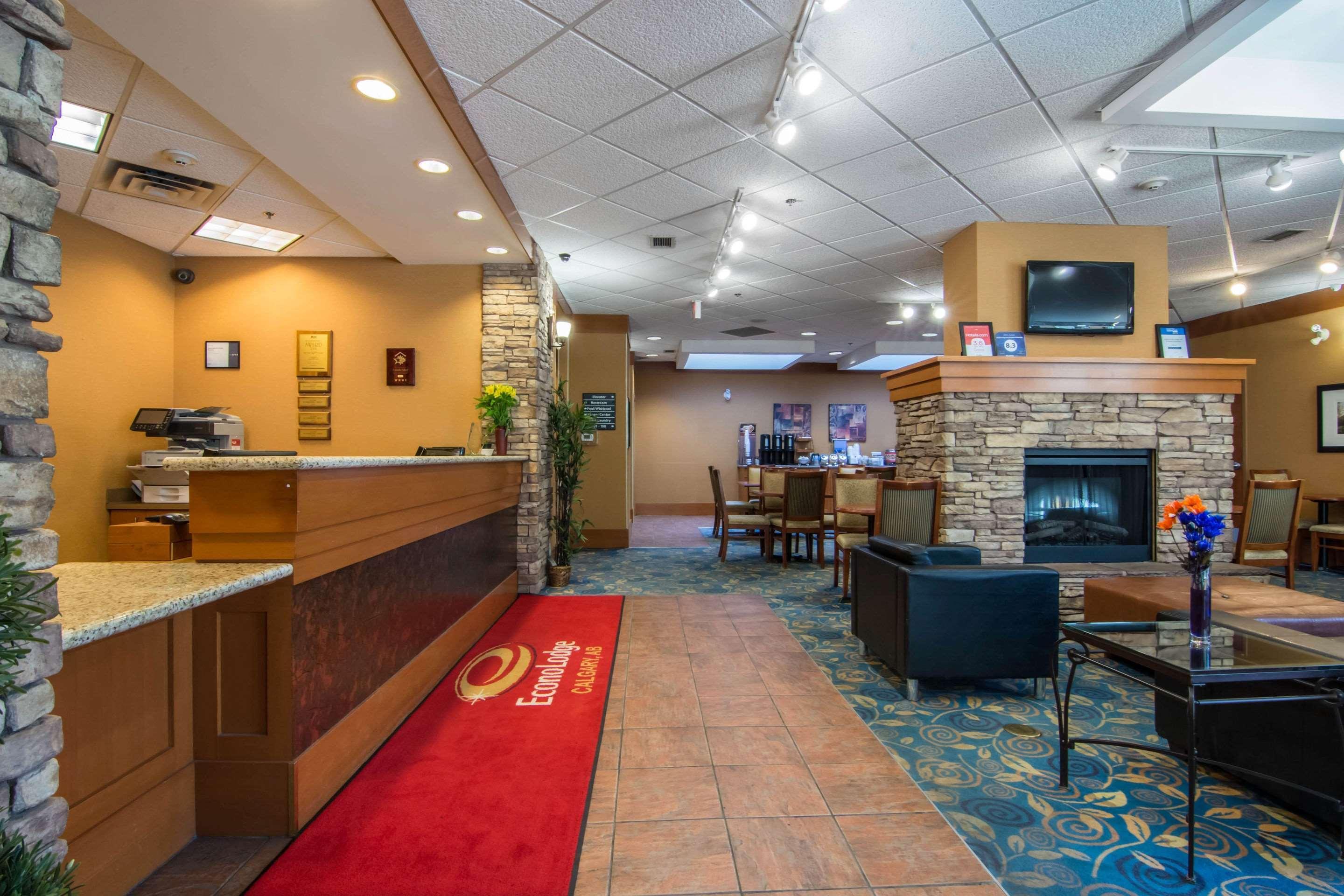 Vista Lobby Econo Lodge Inn & Suites University