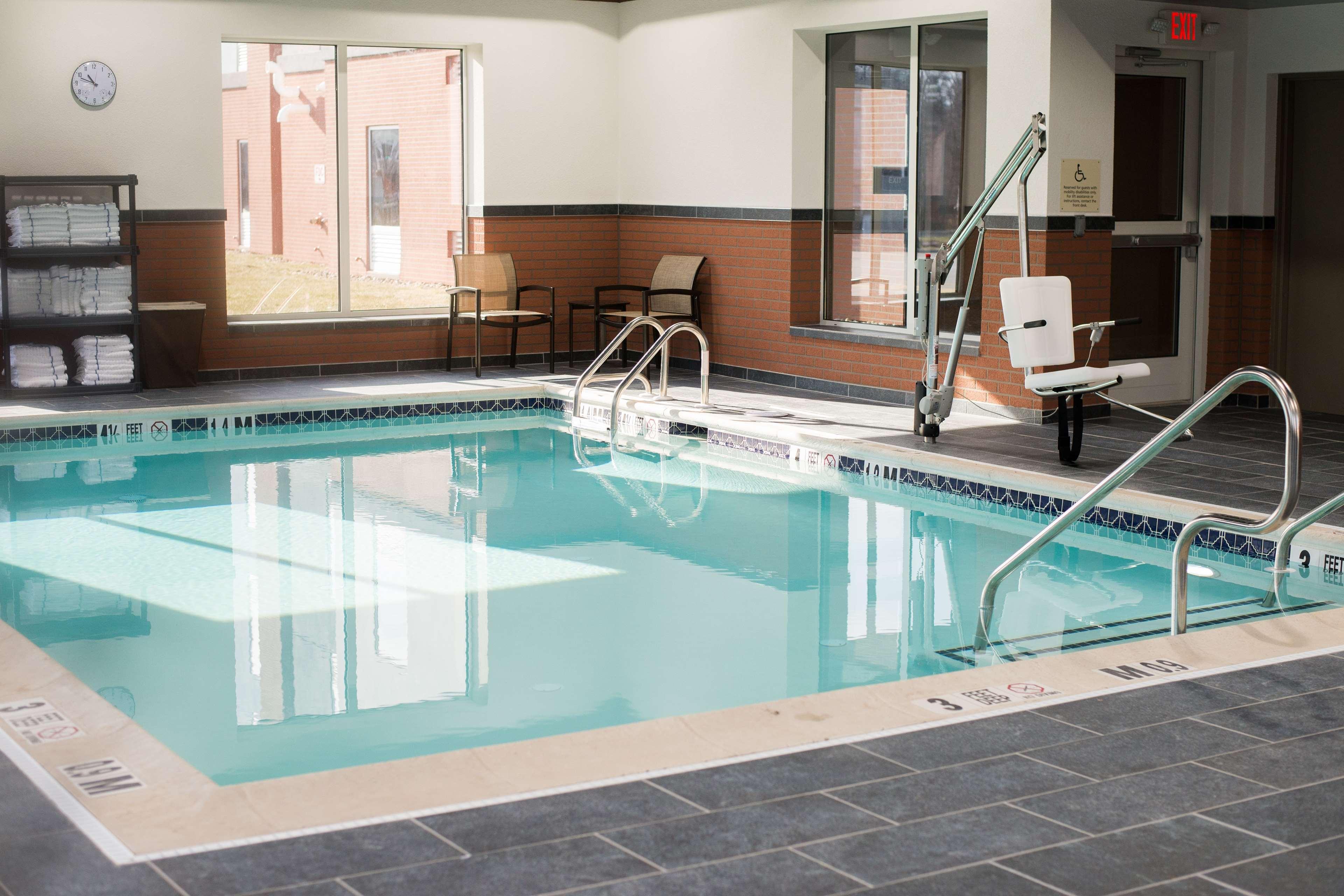 Vista Piscina Hampton Inn & Suites by Hilton Warrington Horsham