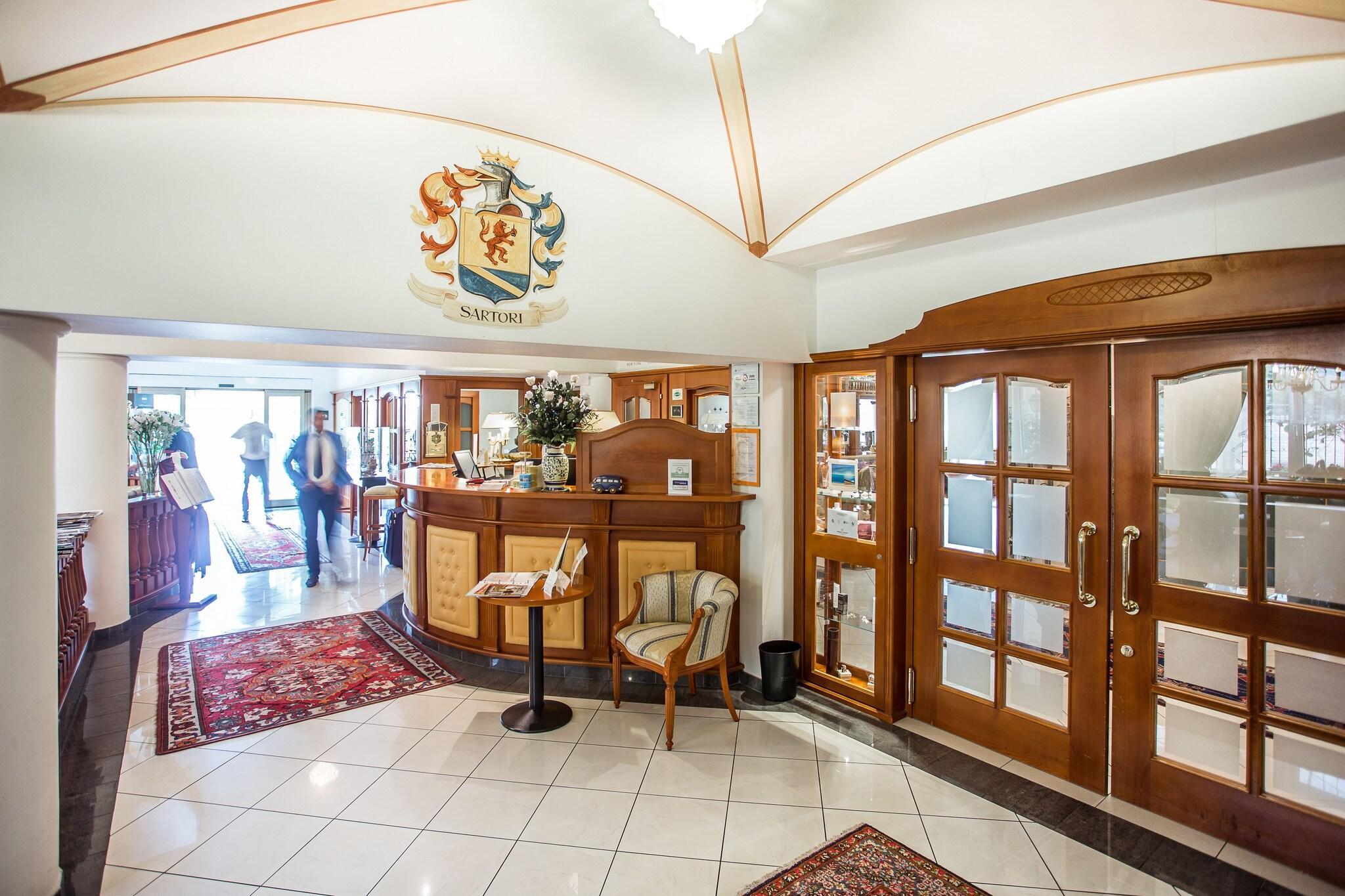 Vista Lobby Sartori'S Hotel