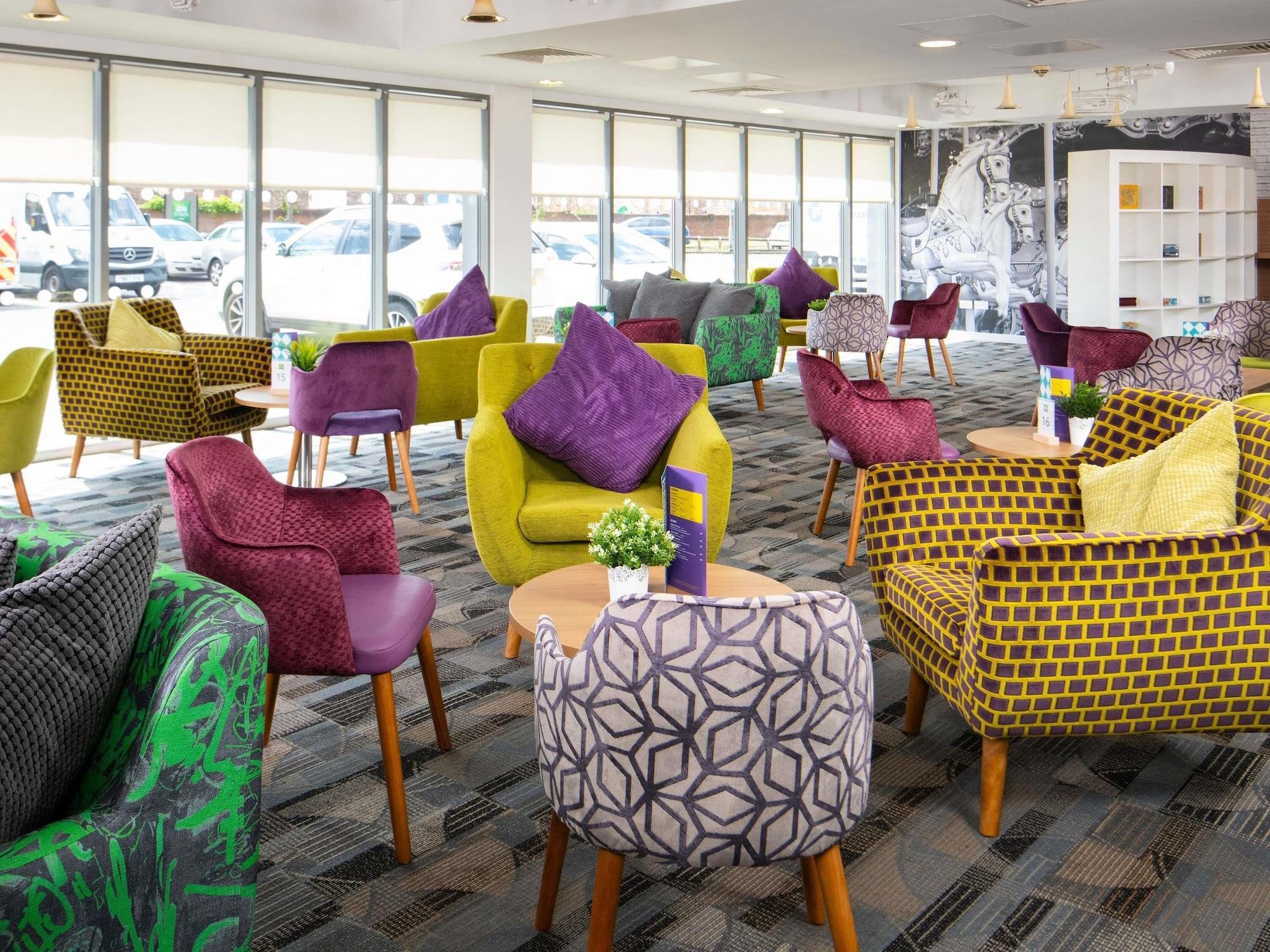 Bar/Salón Ibis Styles Haydock