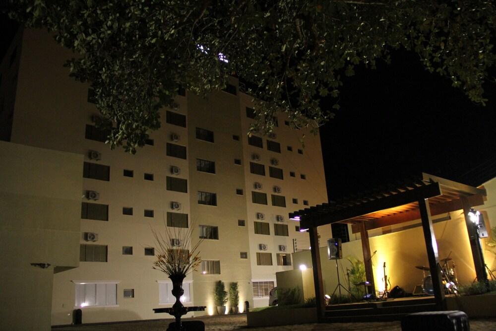 Vista Exterior Rede Andrade Center Premium