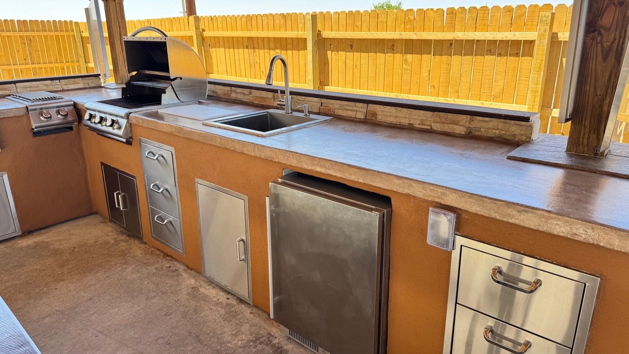 Vista Exterior Permian Studio Apartments