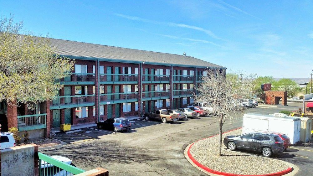 Vista Exterior Ramada by Wyndham Albuquerque Airport