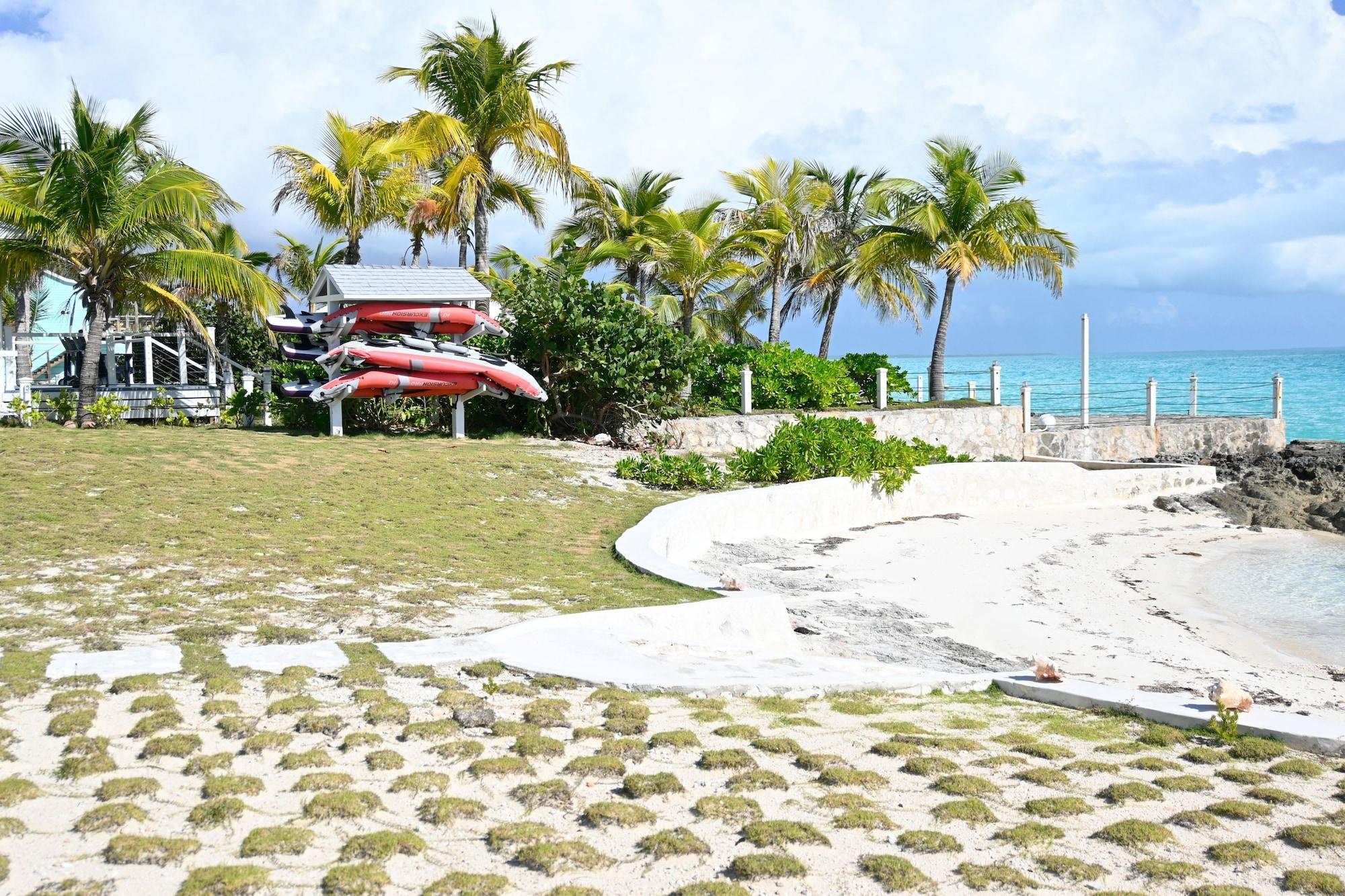 Playa Leisure Beach Ocean Retreat - Luxury Beachfront House 3 Bedroom Home